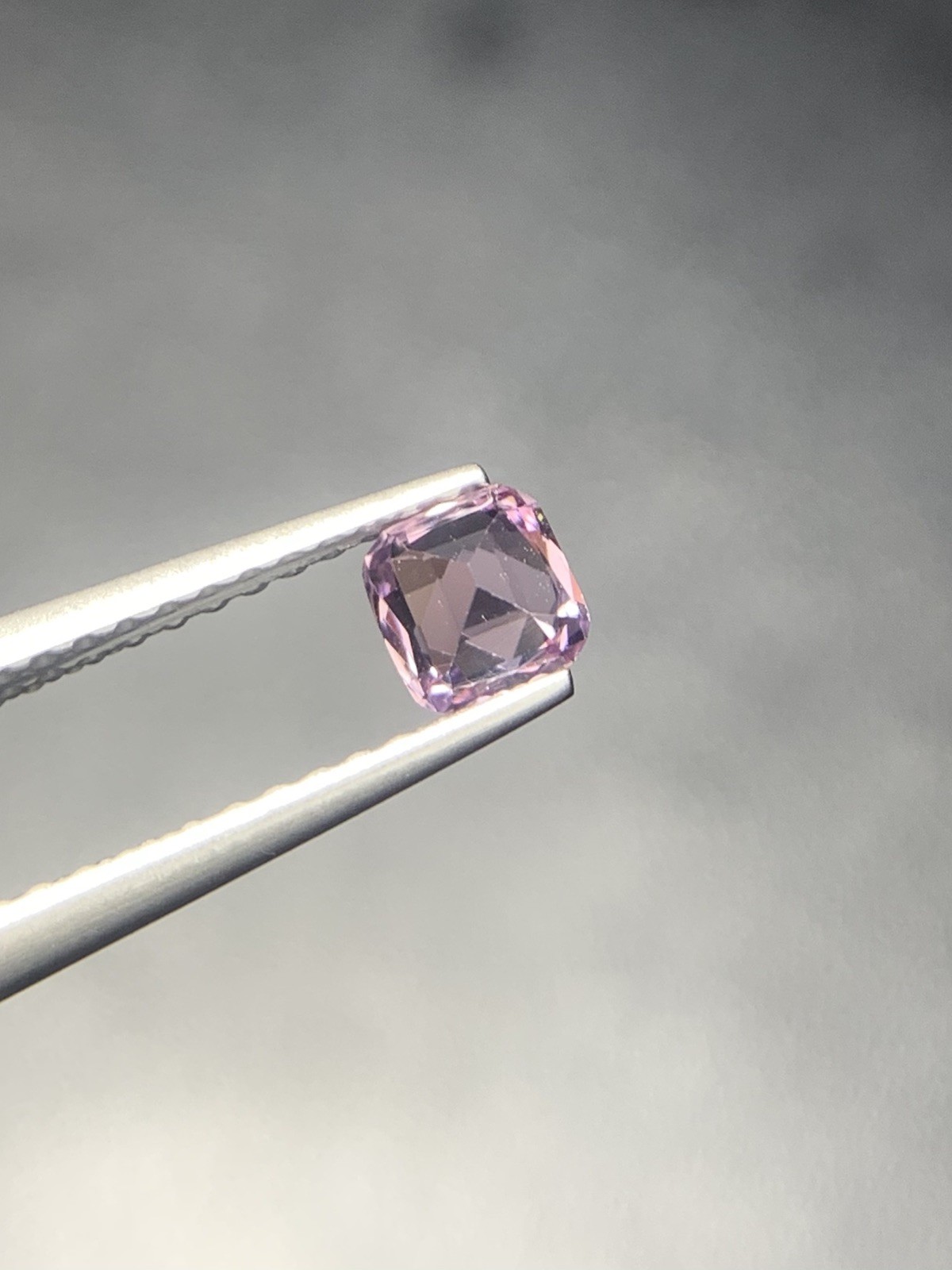 0.33/Ct,Natural Lavender Tajik Pink Spinel ,Cushion shape,H-saturation,E-Clean,