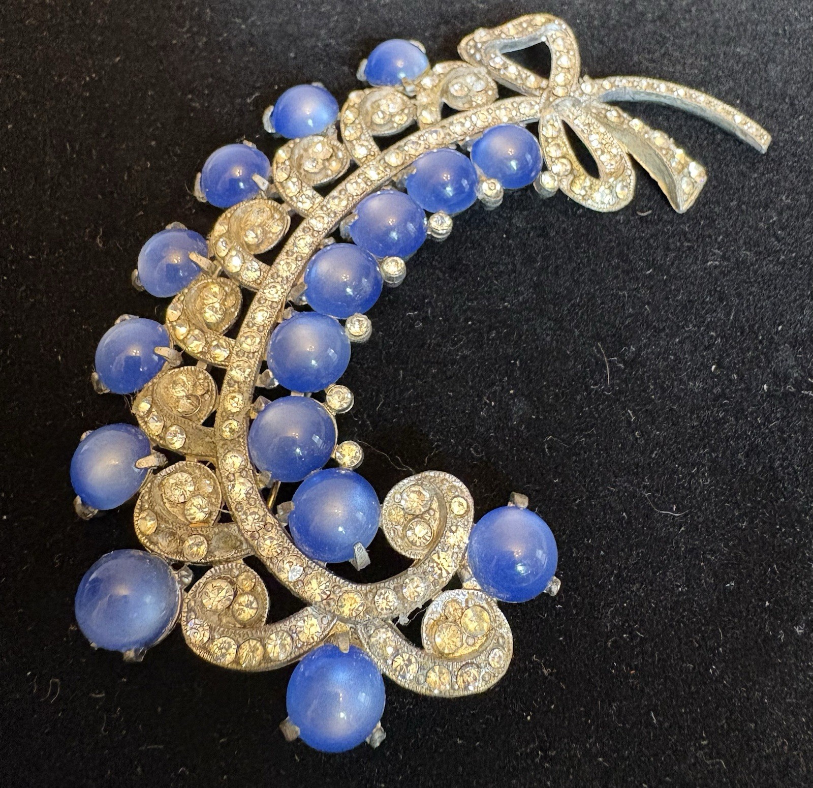 Retro 40s Vintage Brooch Blue Moonglow Lucite Cabs Rhinestone Feather Spray 4”
