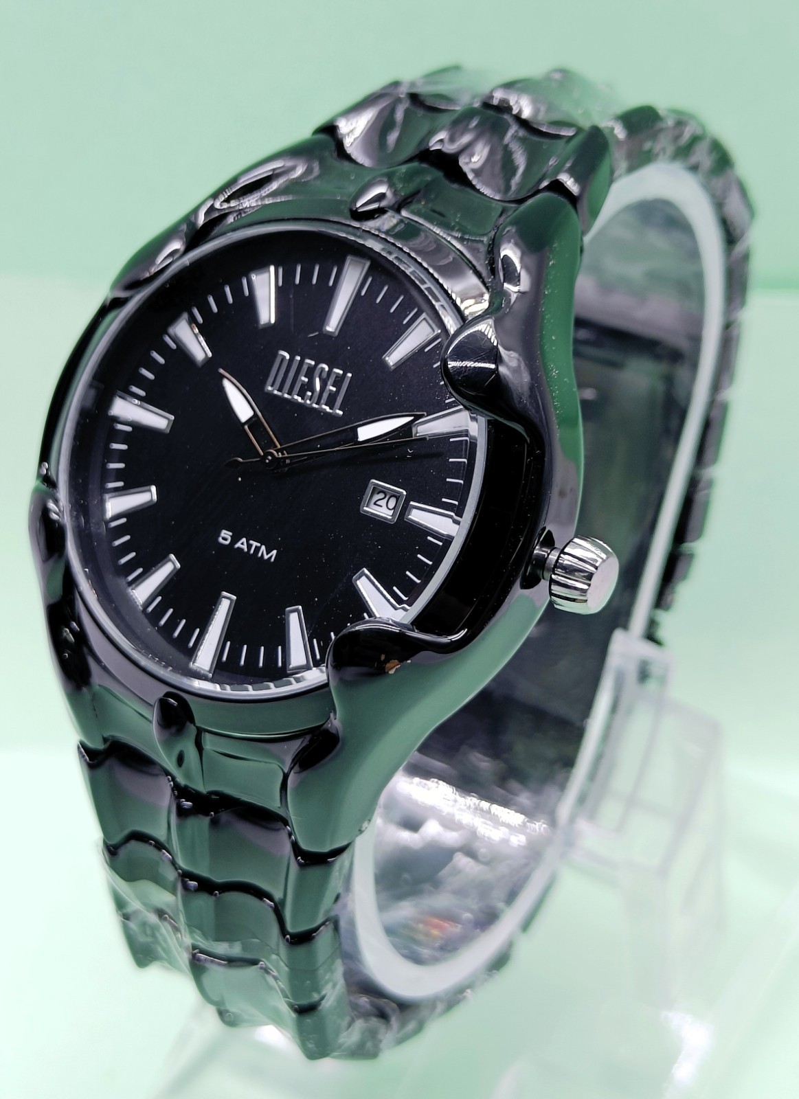 Awesome Diesel Date Indicator Analog Dial Color Black Quartz Men’s Wrist Watch