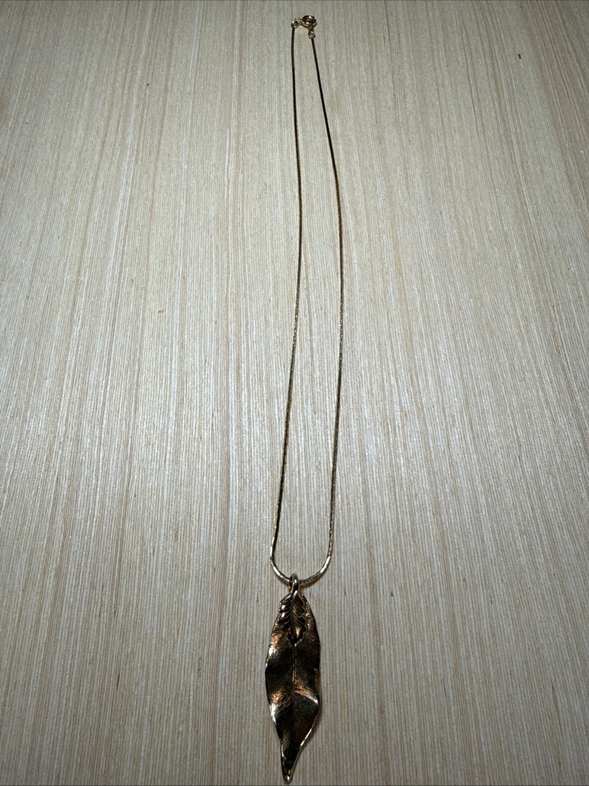 Gold Tone LEAF Pendant Chain Link Necklace