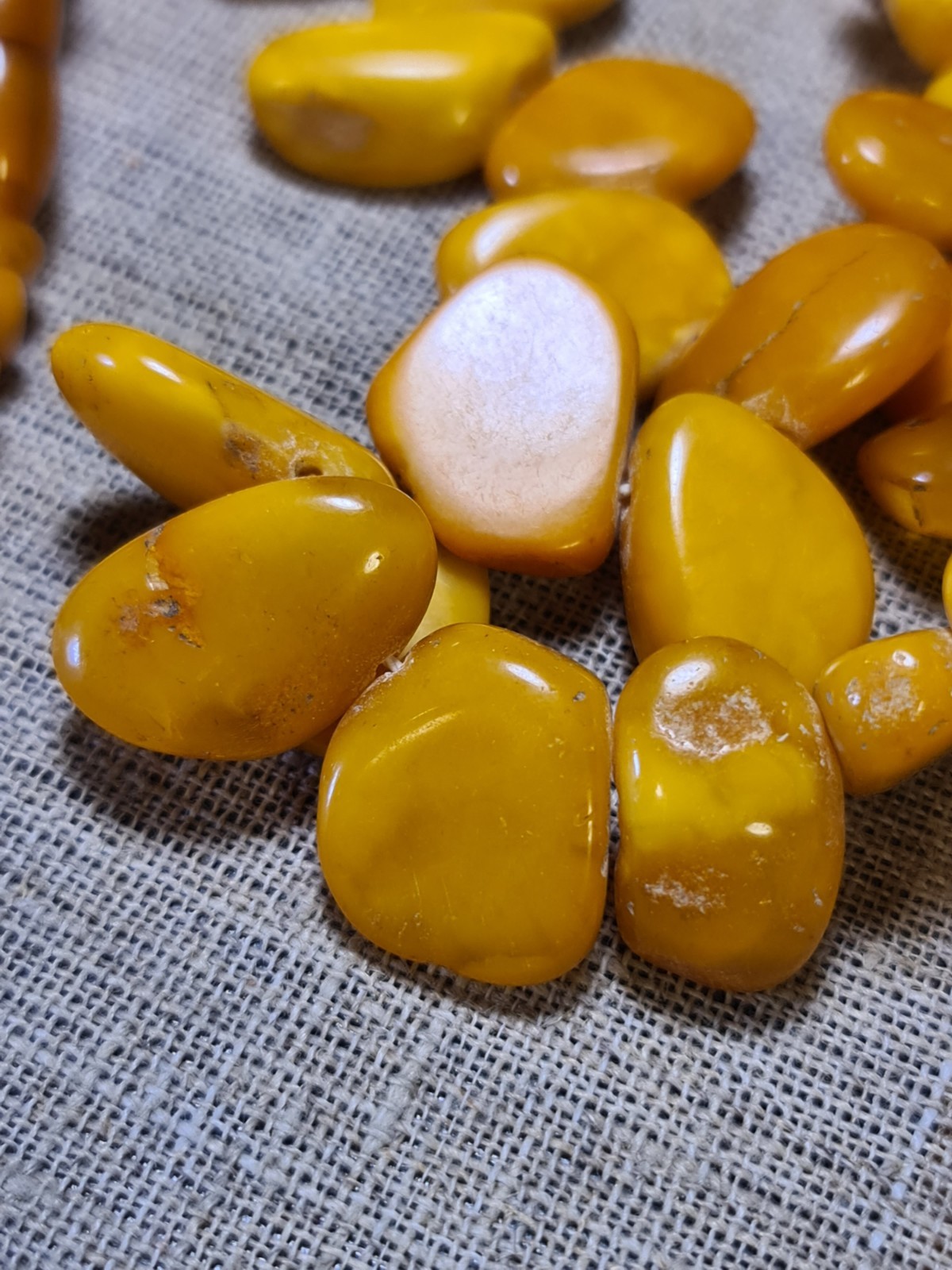 Amber old antique, egg yolk. Necklace, beads 60 grams . Women’s vintage jewelry.