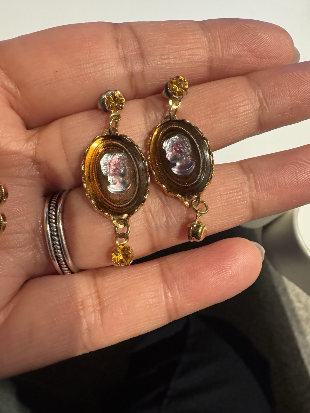 Confirmed Vintage JULIANA Cameo For CELEBRITY NY Brooch / Pendent & Earings Set