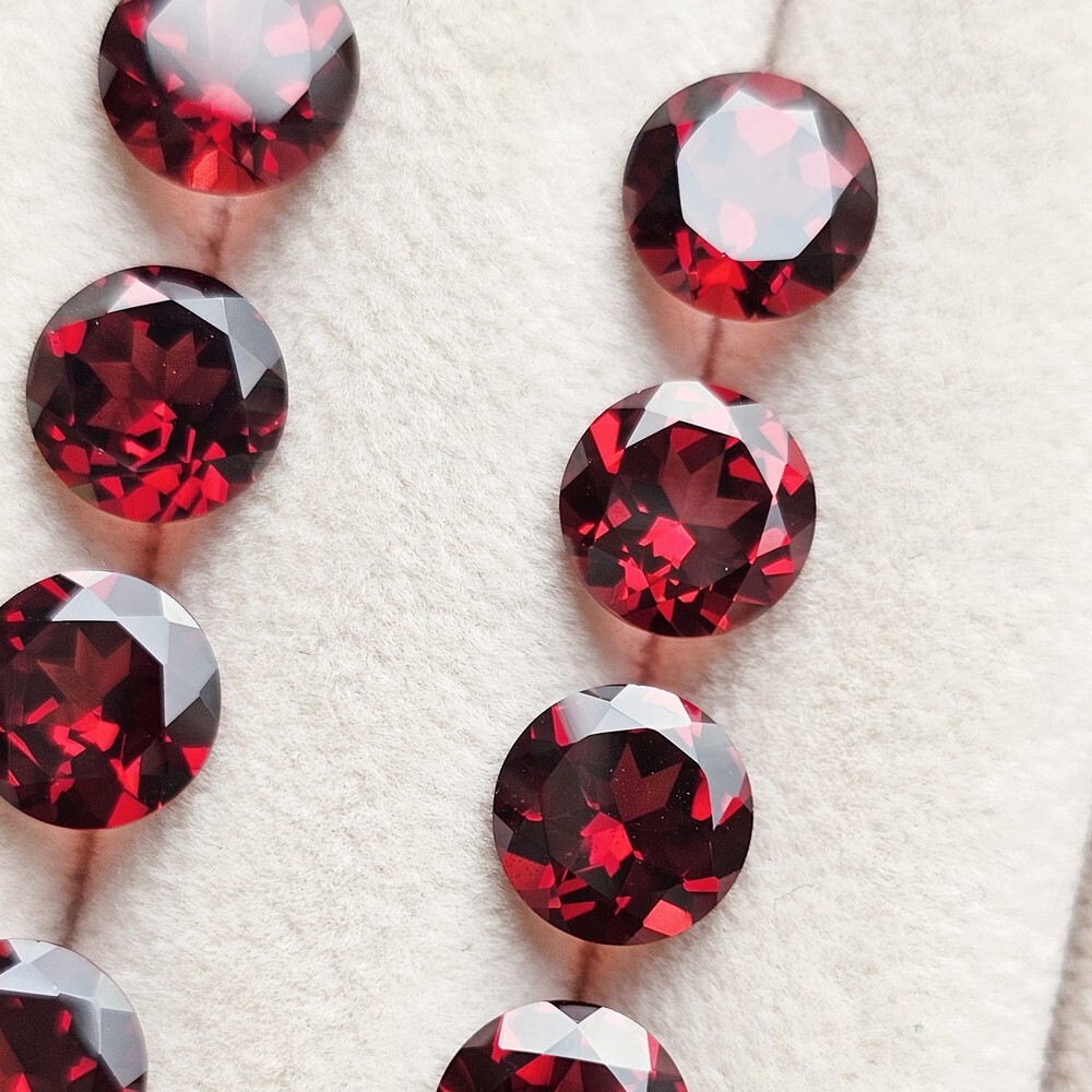 Round 7mm 2pcs 3CT. Outstanding! Natural Red Mozambique Garnet Africa VVS