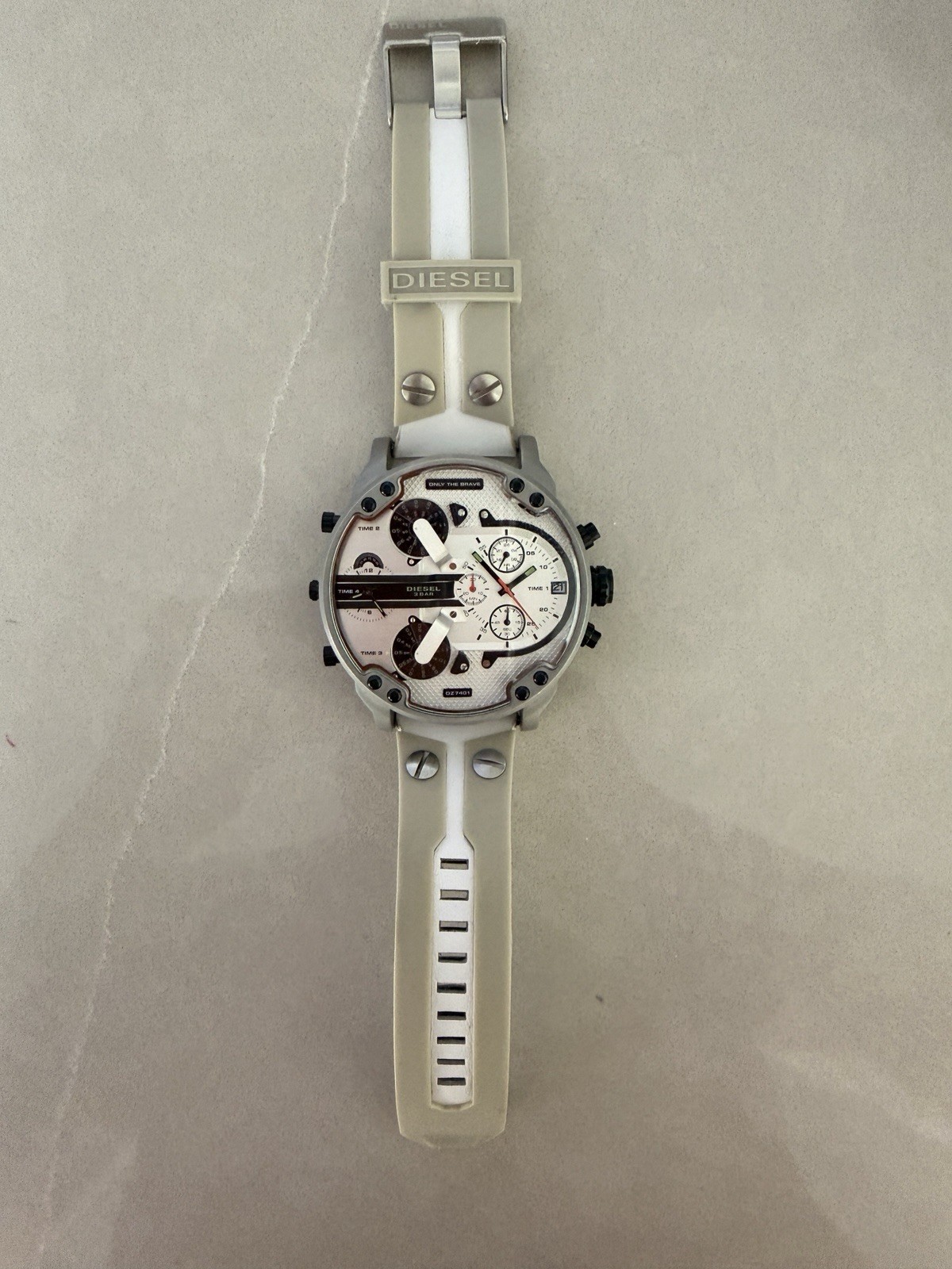 Diesel Men’s DZ7401 Chronograph Date Quartz White Rubber Strap 57mm w/ Box