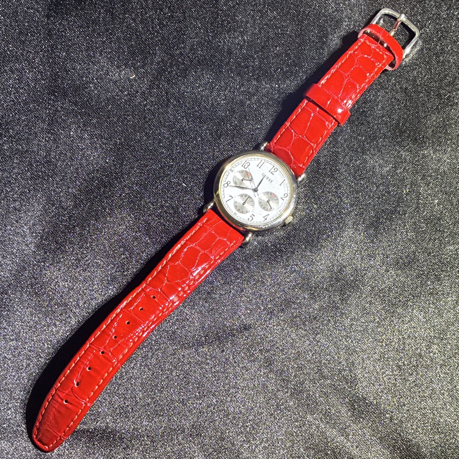 GUESS G65174L Women’s Quartz Analog Watch White Dial Red Leather Strap Day/Date