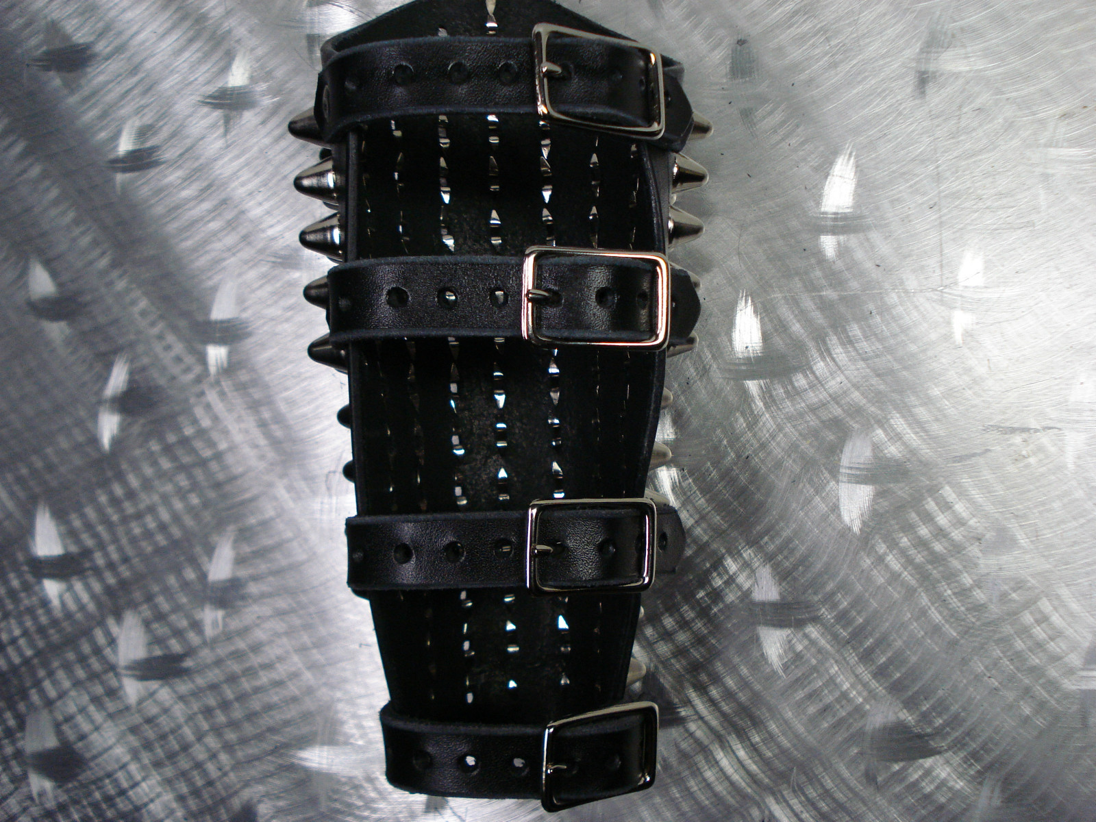 LEATHER UNISEX CONE STUDS GAUNTLETS.THRAS METAL… (MDLUG0312)….MANTAS’S