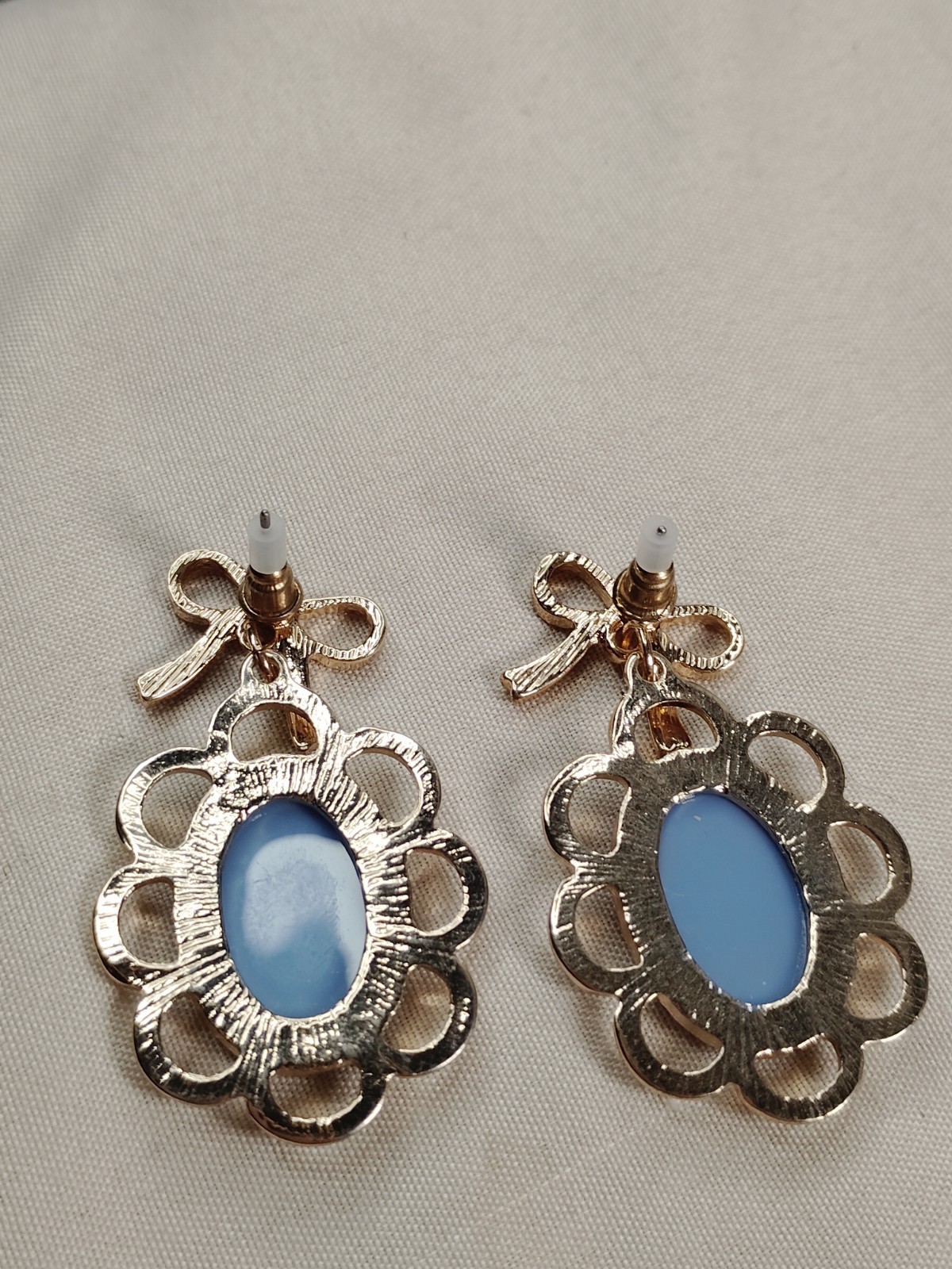 Oval Cameo Drop Earrings Gold Tone Blue & White Portrait Cat Theme