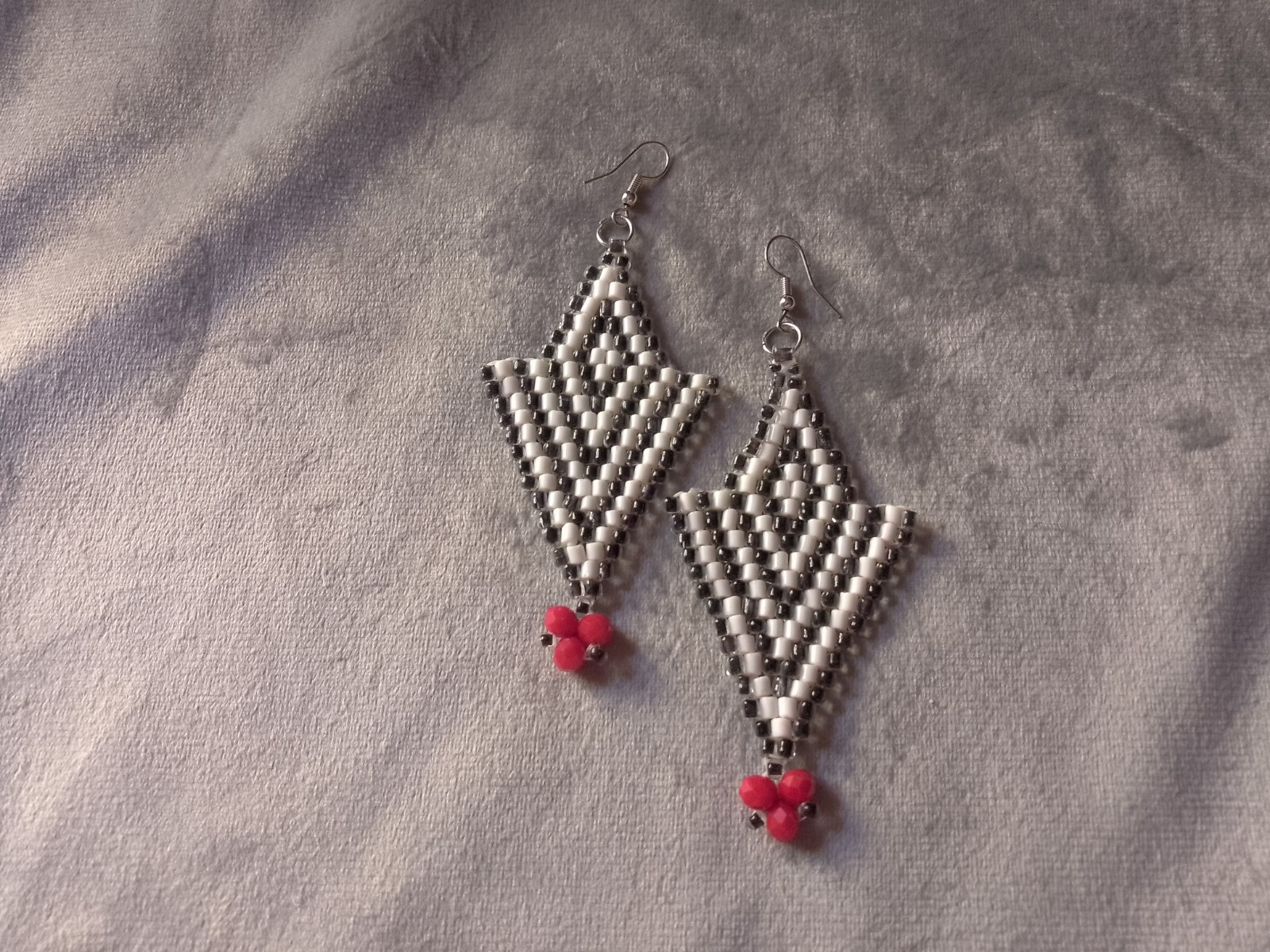 Handmade Ethnic/Boho/Africa Crystal Triangle Earrings White Black Red