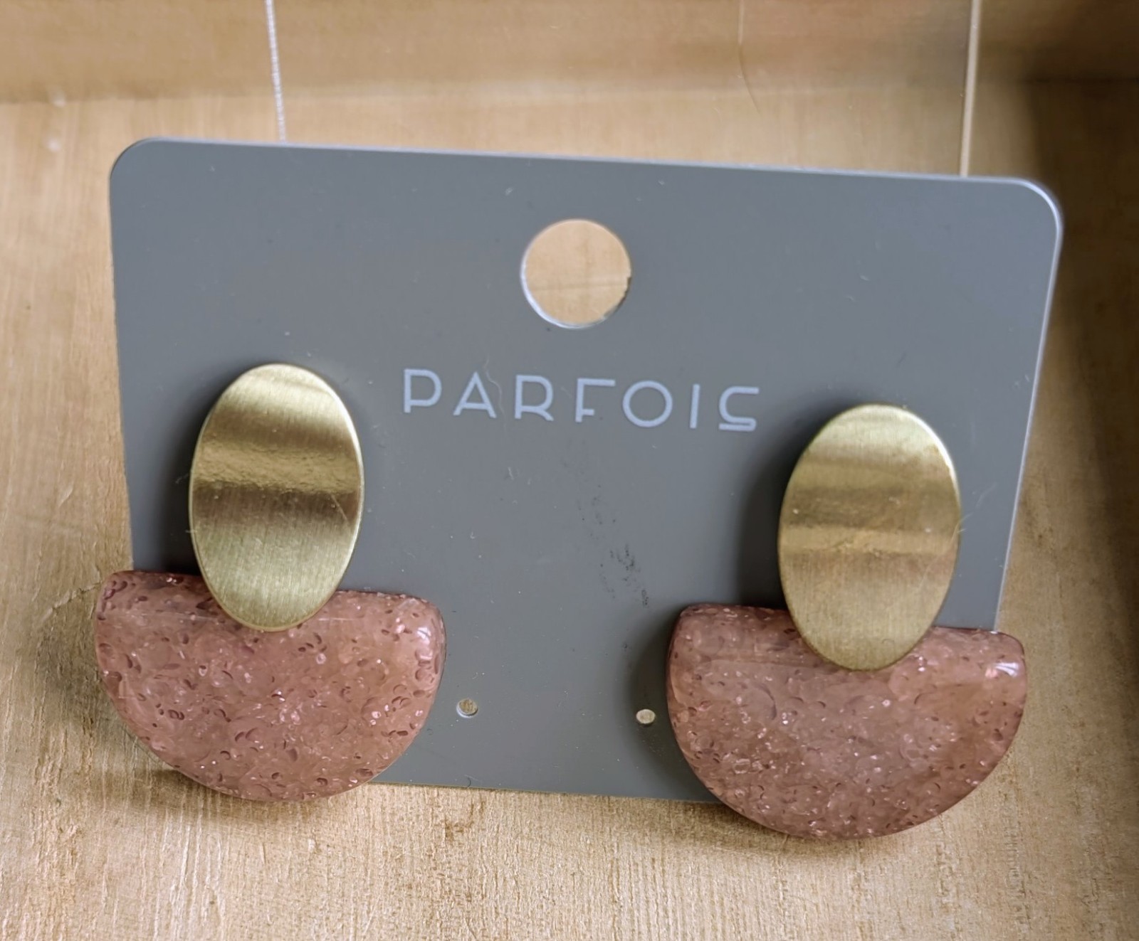 New Parfois gold tone pinky brown dangley Earrings