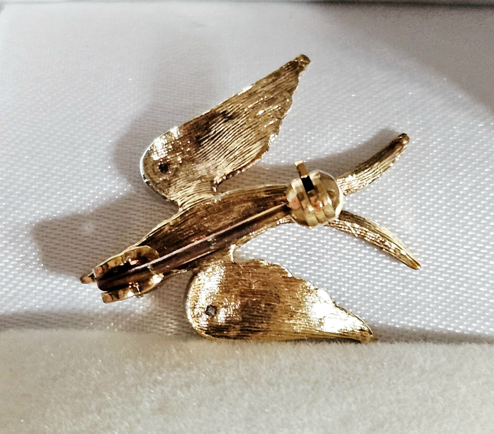 dainty 9ct gold swallow diamonds brooch vintage 1981 375