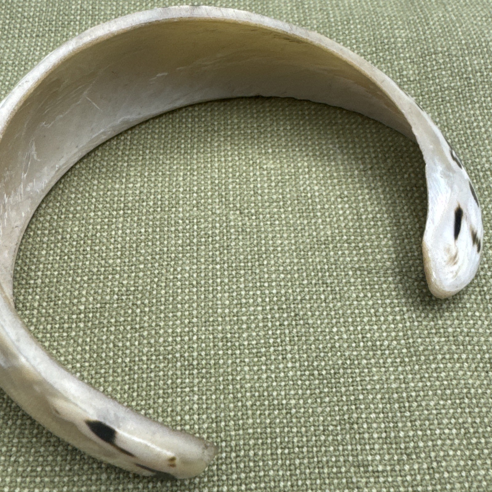 Sea Shell Bracelet Cuff -Black White Cream Hawaii Shell Section Cuff