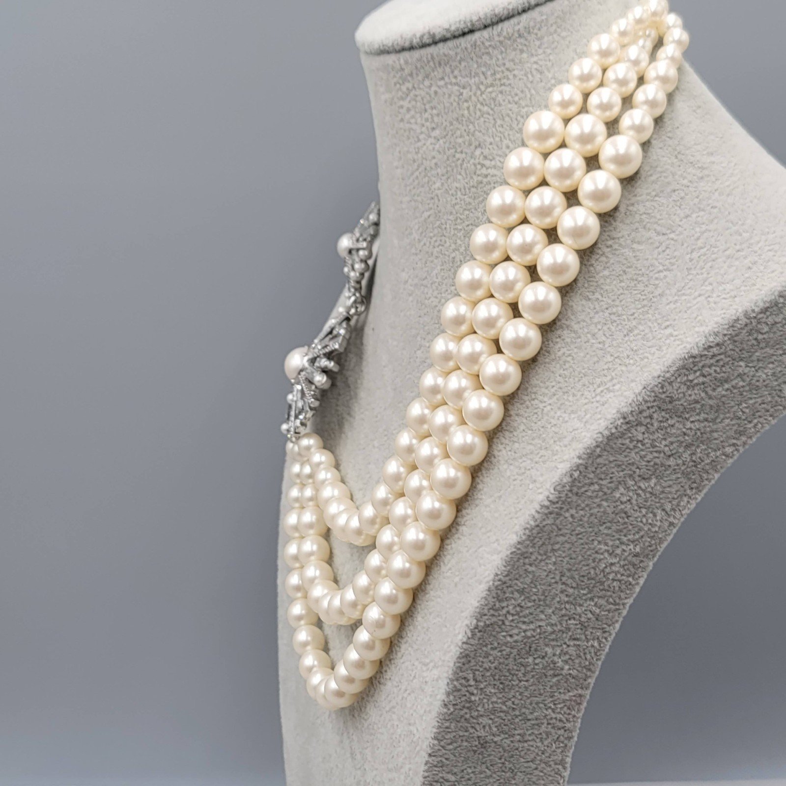 Ann Taylor Rhinestone White Bead Necklace Multi Strand Silver tone Adj