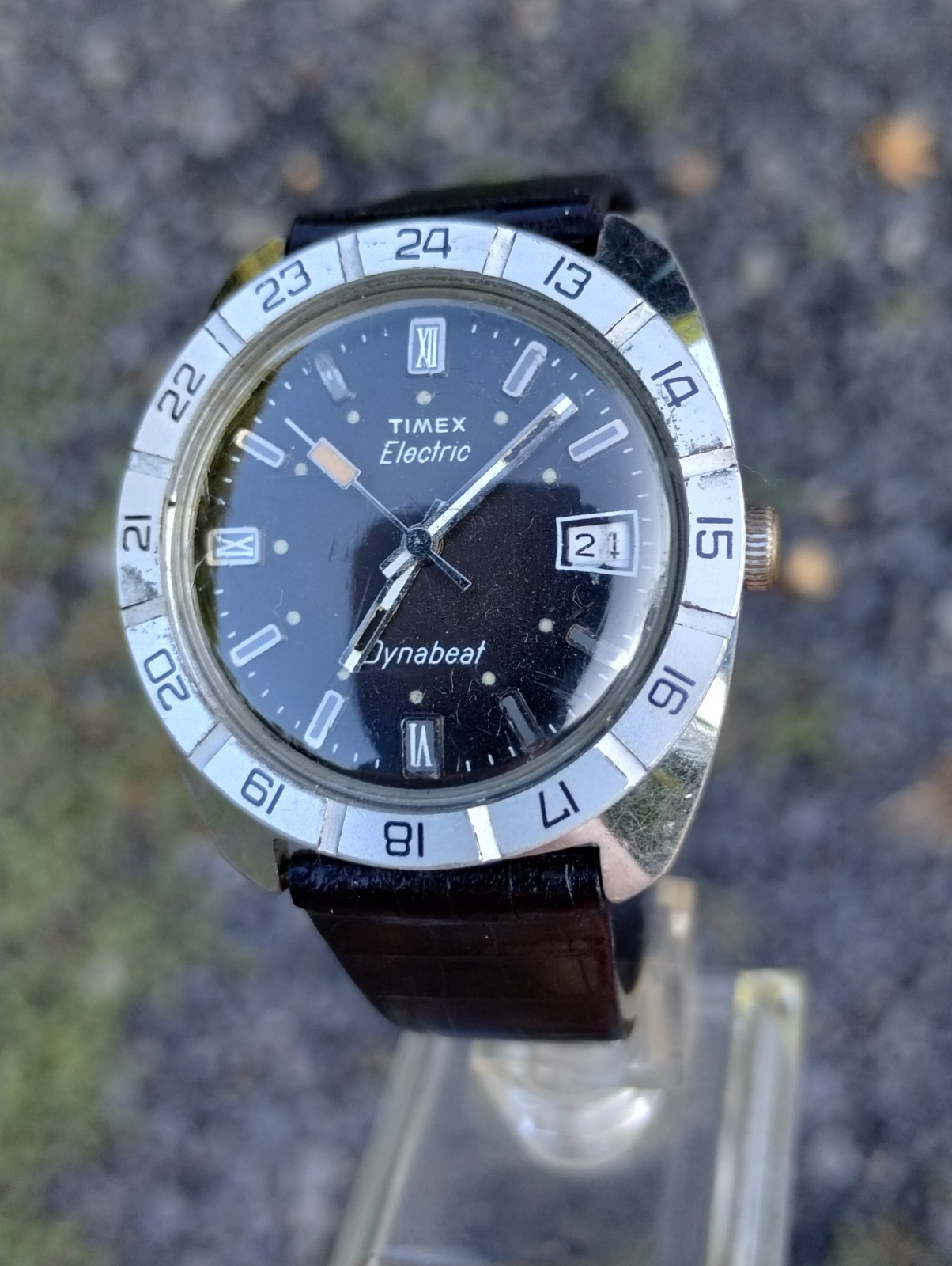 Vintage Timex Electric Dynabeat 35.6mm Black Date Dial Diver Style Watch