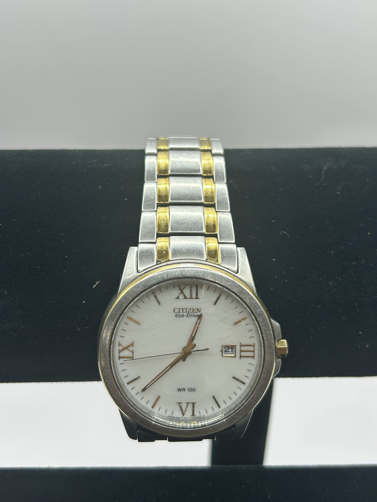 Citizen Eco-Drive Mens Stainless Steel 2-Tone Watch E111-S084211- Nice Working