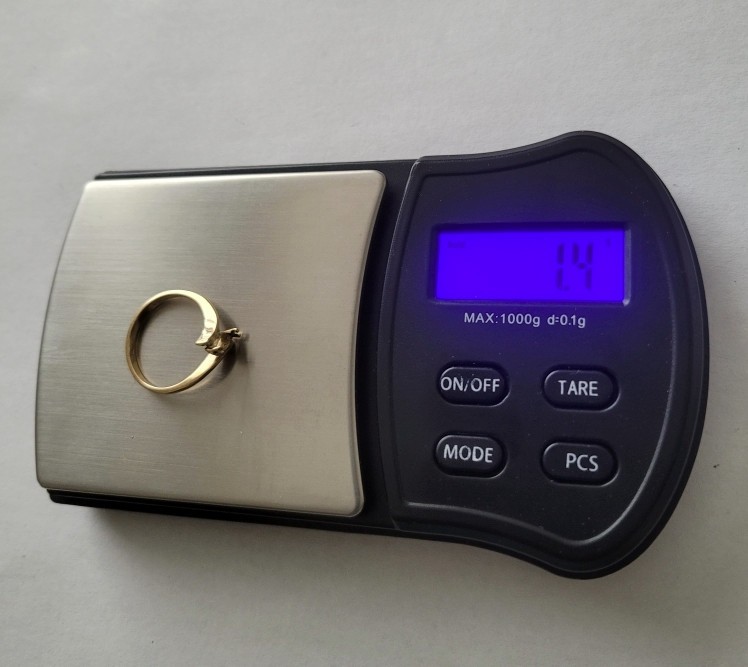 10k P (Plum) yellow gold ring, missing stone, 1.4 grams without stone