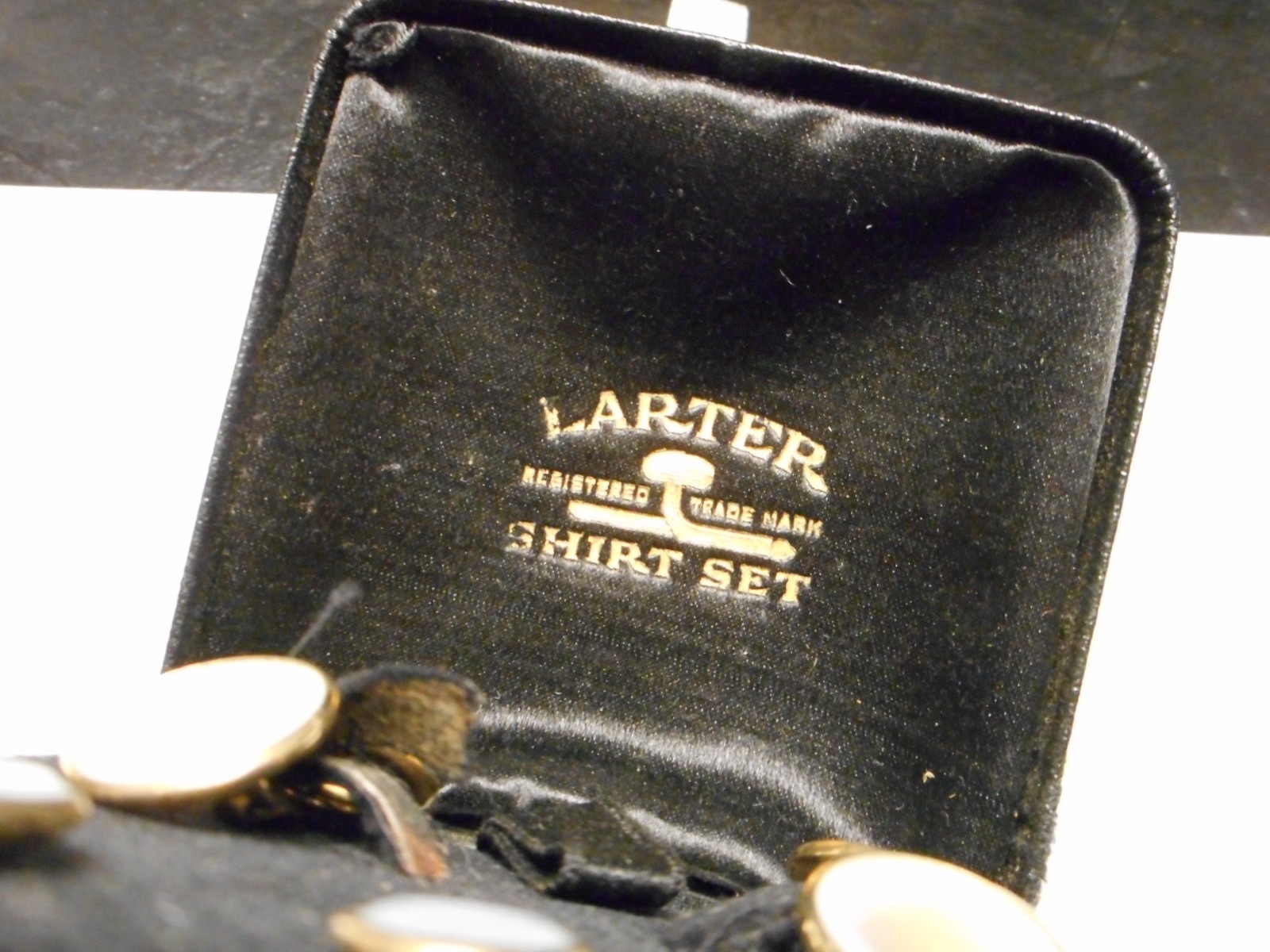 Larter Shirt Set in Box – Pair Gold-tone & Mother of Pearl Cufflinks & 3 Studs