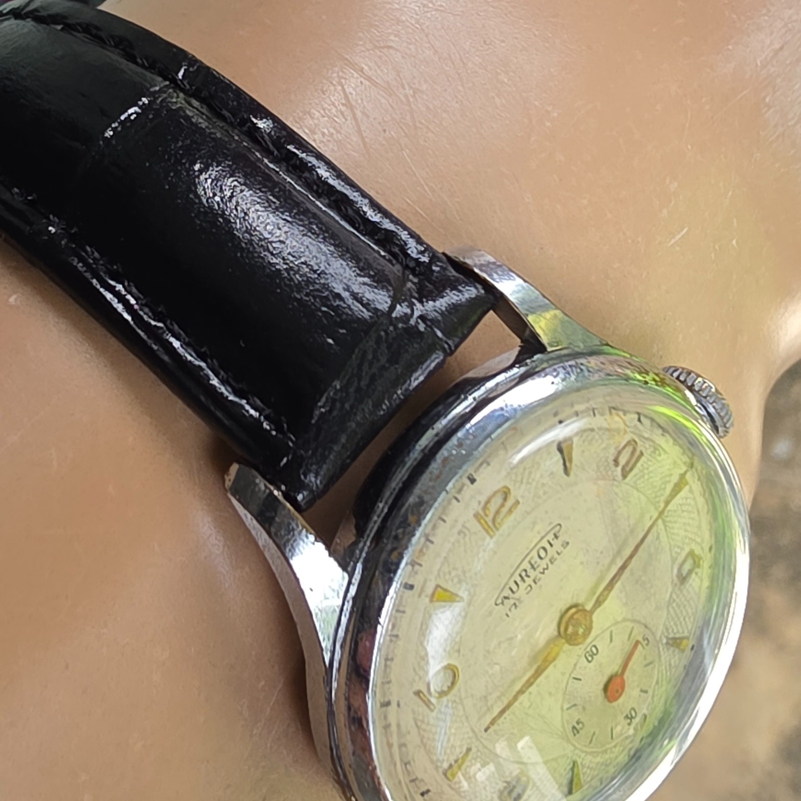 Vintage Aureole men’s manual wind watch Honeycomb Dial swiss made 1940s