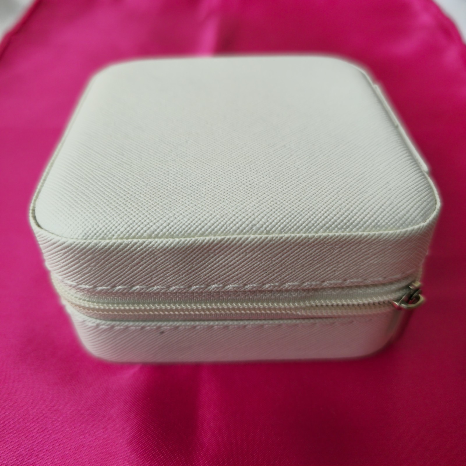 White Square Zip-Around Travel Jewelry Case / Jewelry Box 9.5 × 9.5″