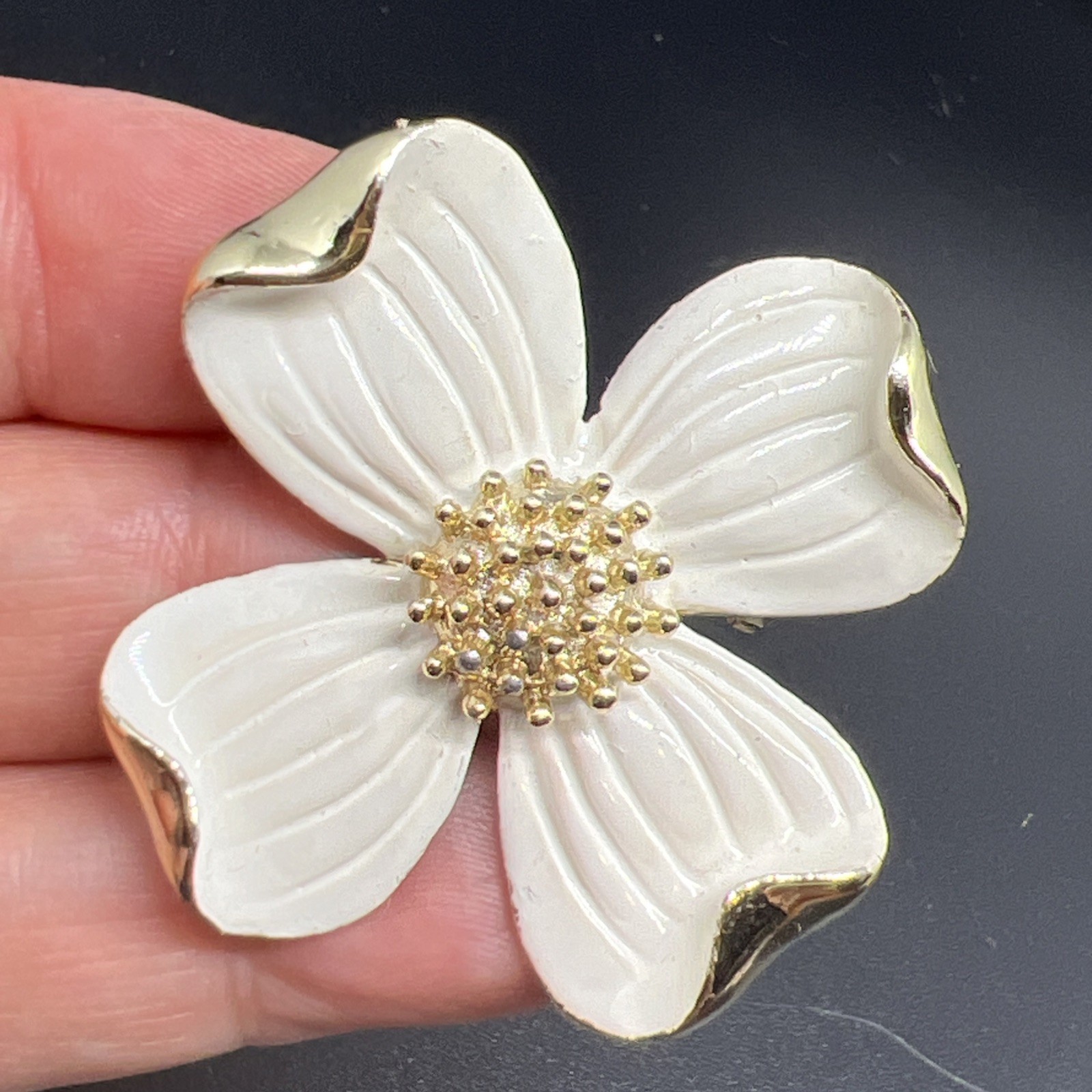 Vintage Signed GERRY’S Dogwood Flower Brooch Pin White Enamel Gold Tone