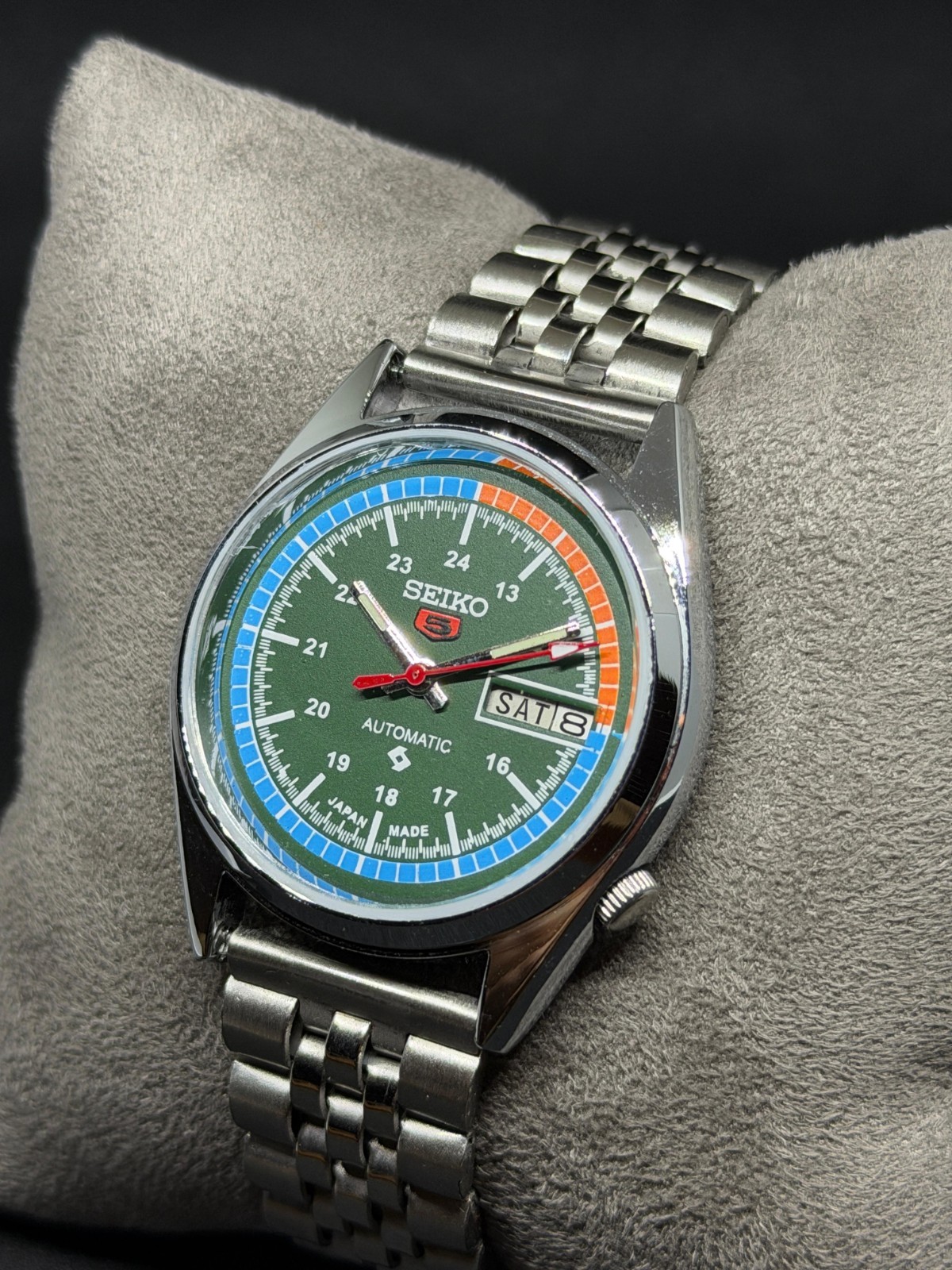 Vintage Seiko 5 Automatic Day/Date Japanese Men’s Wrist Watch
