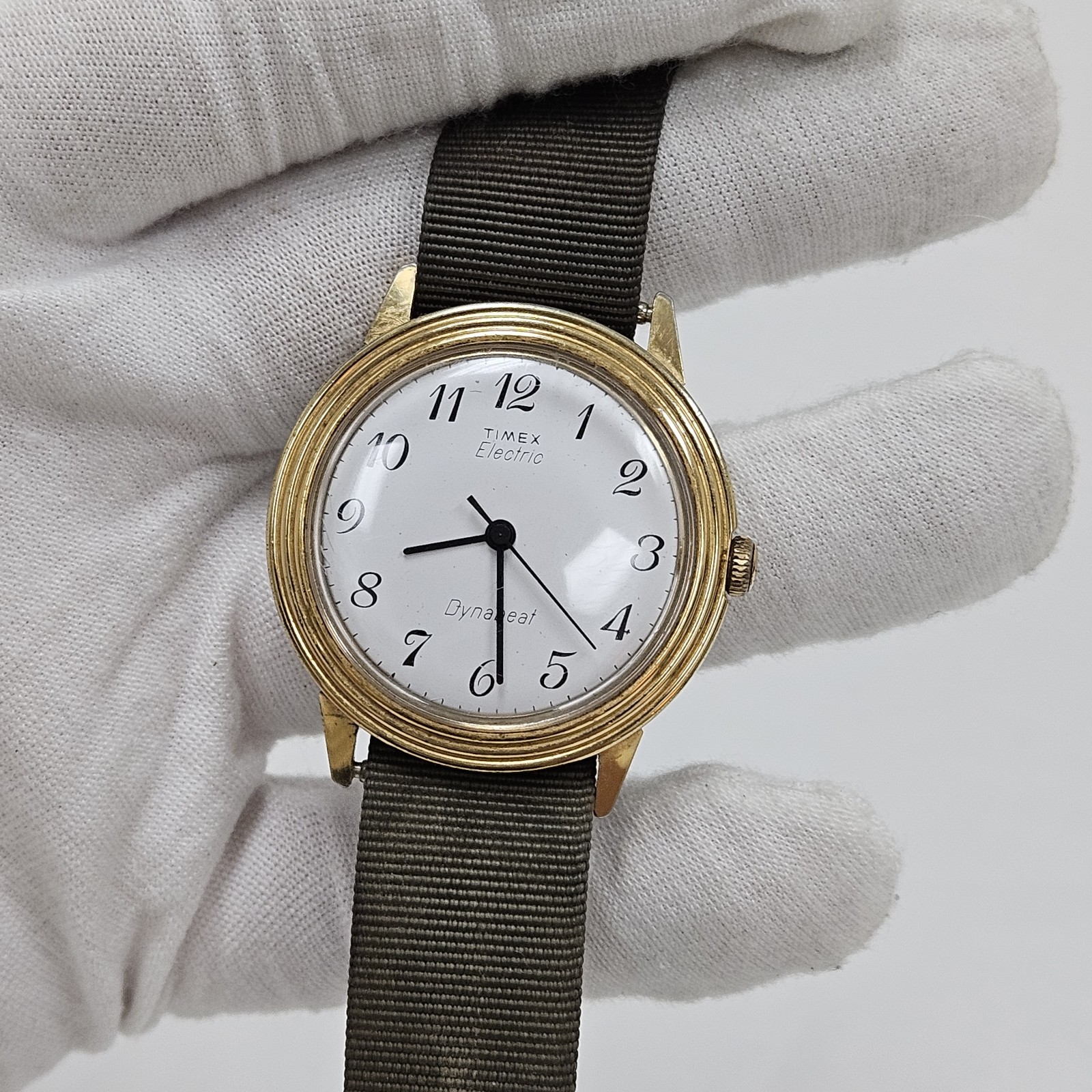 VINTAGE TIMEX ELECTRIC DYNABEAT CLASSIC MEN’S WATCH GOLD TONE WHITE DIAL