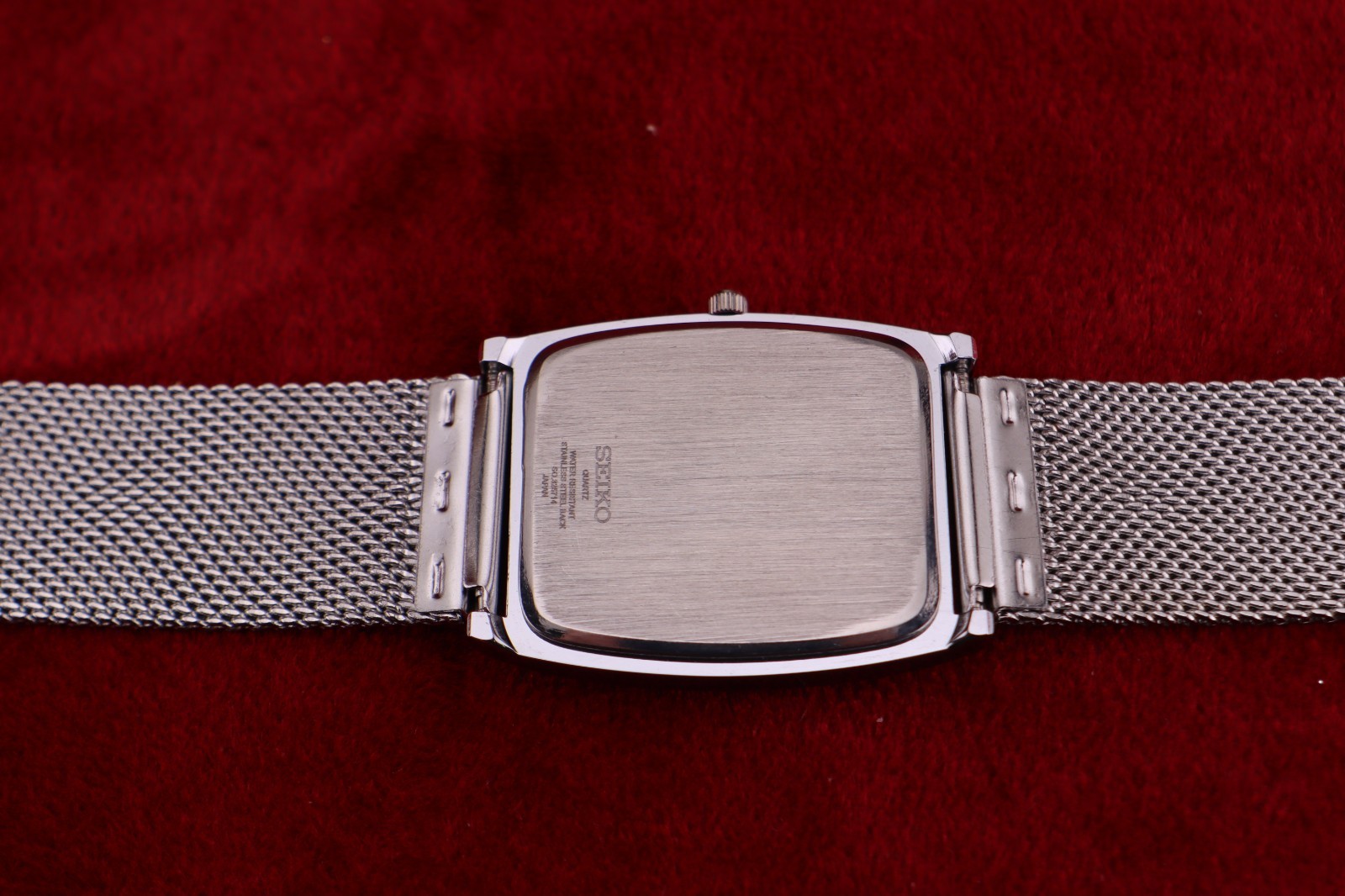 Vintage Seiko Slim Quartz Barrel Tank White Dial Silver Mesh Band Wrist Watch
