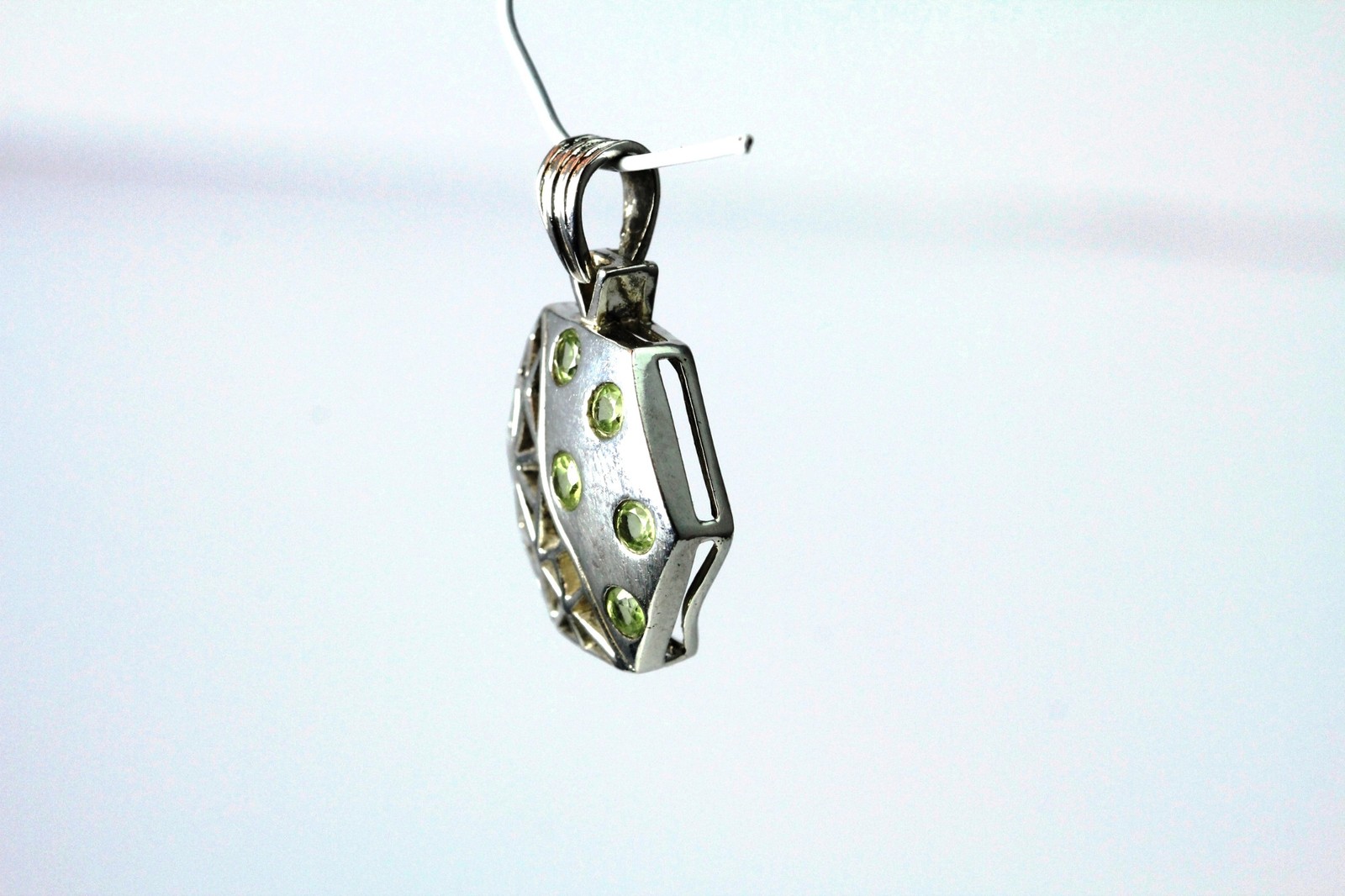Sterling Silver Hexagon Shape Light Round Green Stones Pendant 6.2 Grams PEN3668