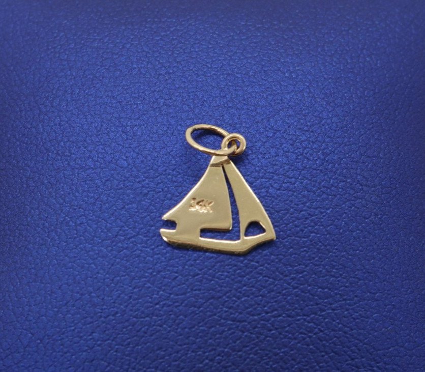Petite 14K Yellow Gold 1/2″ Sailboat Pendant Charm 0.22 grams