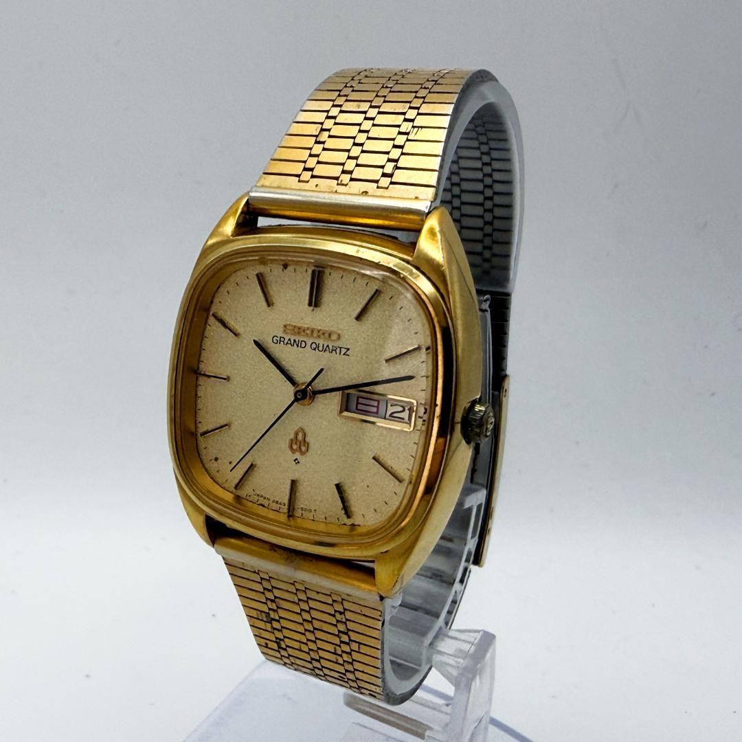 Seiko 4842-5100 Quartz Mens Wristwatch Gold Dial 31.9mm 17.5cm Running Photo