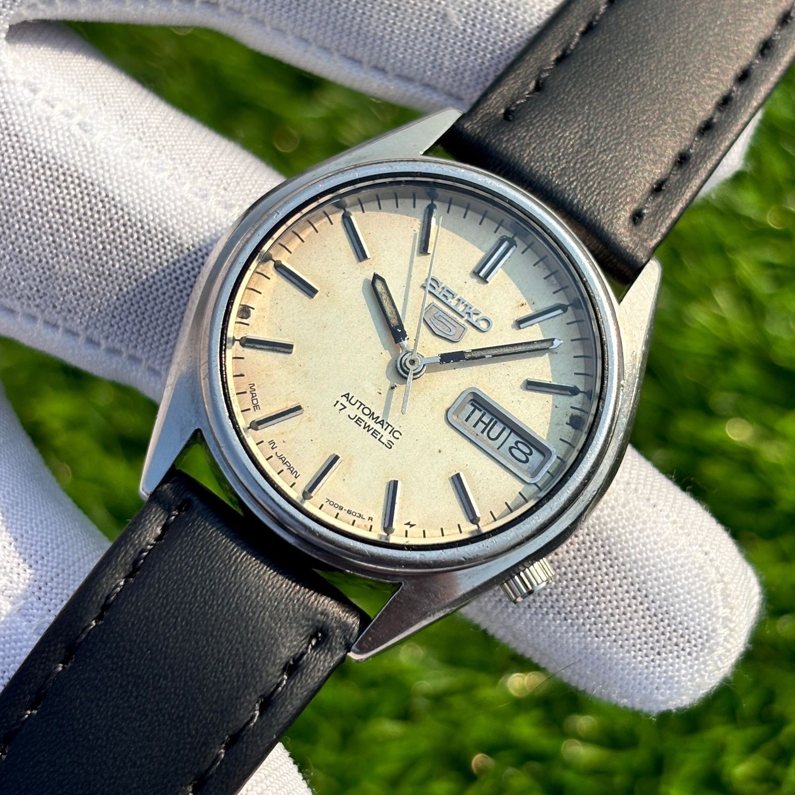 Vintage Seiko 5 White Silver Dial Automatic Japan Made Men’s Watch 7009-6001