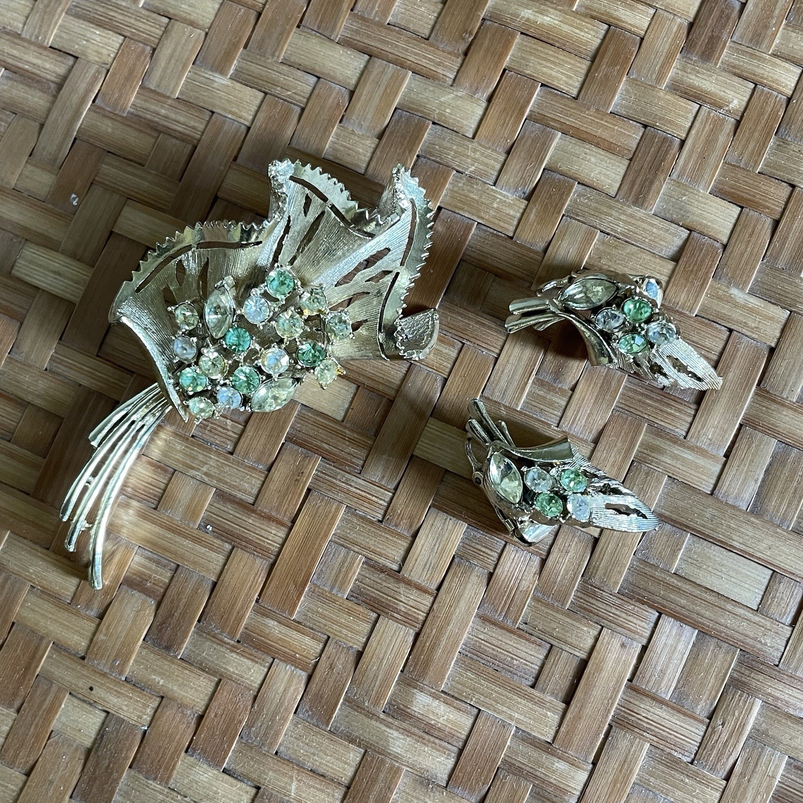Vintage Signed CORO Pegasus Set Brooch & Earrings. Clear Rhinestones & Green
