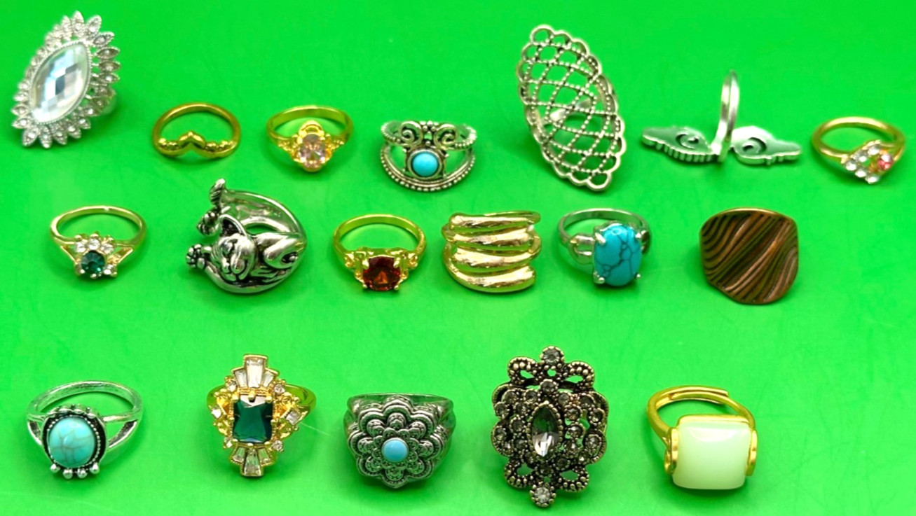 Lot 18 Fashion Rings Including 1 Premier Design Copper Tone Sizes 6 to 6.5 R-34