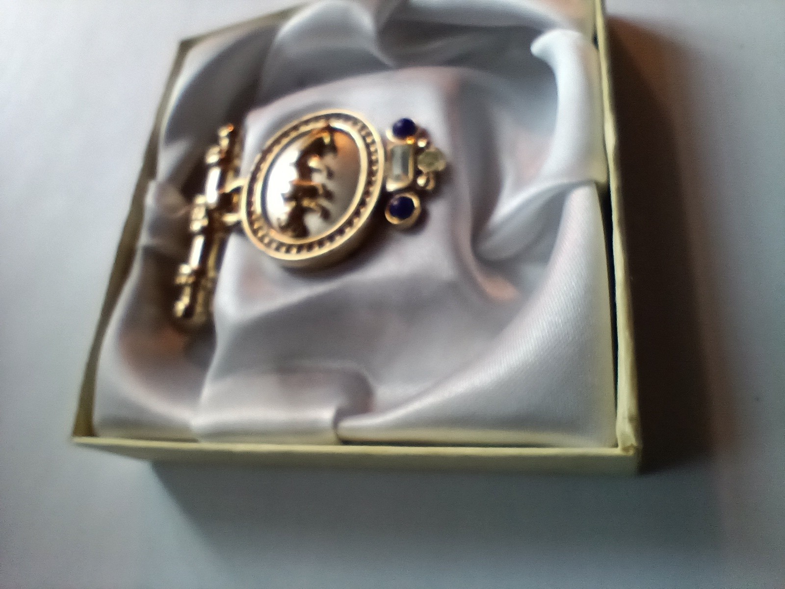 Jaguar Panther Brooch Dangeling Emblem Gift Boxed