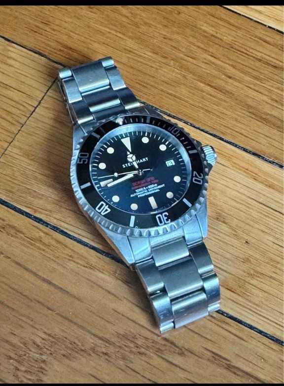 Steinhart Ocean One Vintage Red 42mm Swiss Automatic Men’s Diver Watch 103-0657