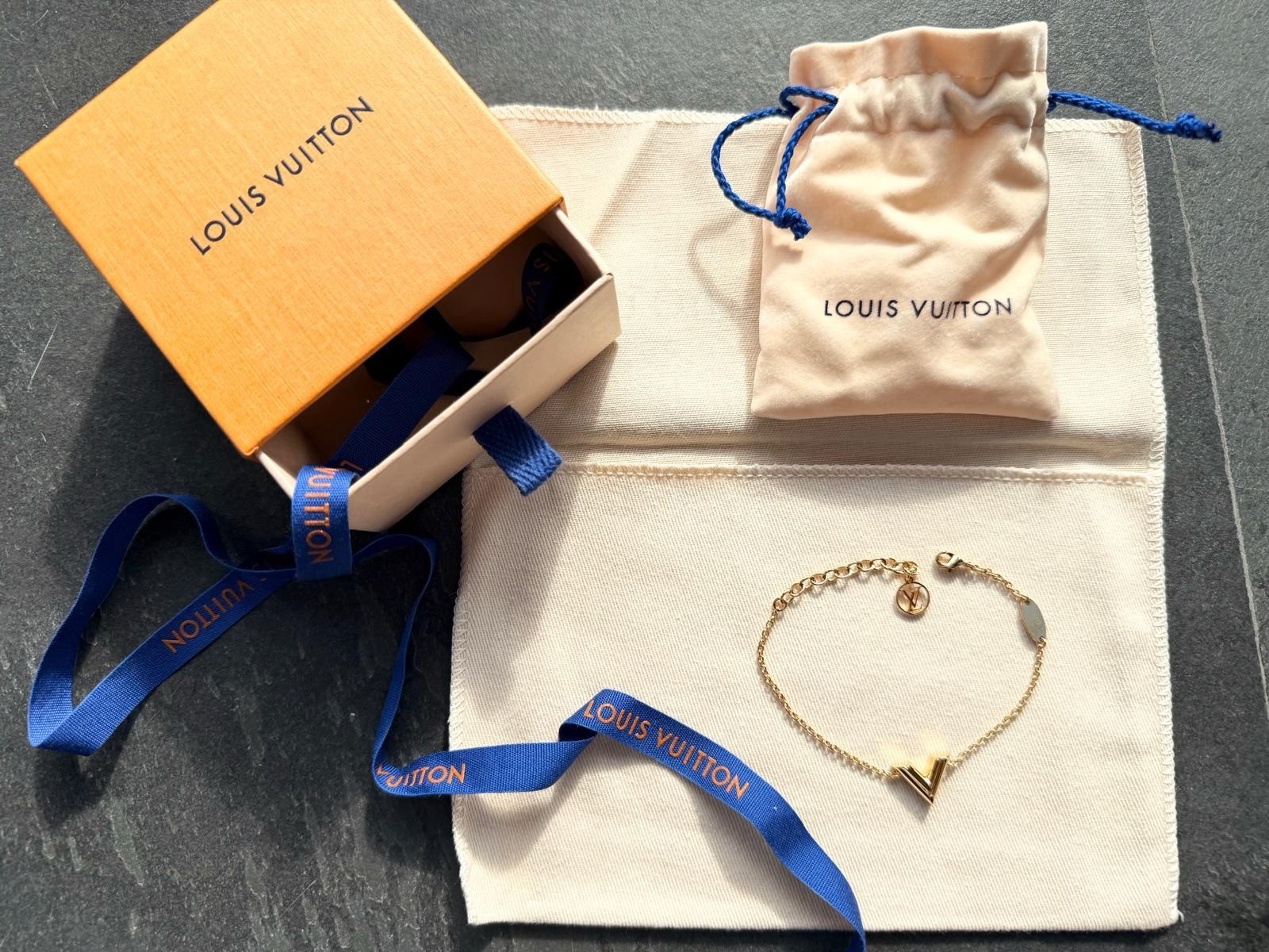 Louis Vuitton LV V Gold Tone Chain Bracelet M671084 22cm w/ Box & Dust Bag
