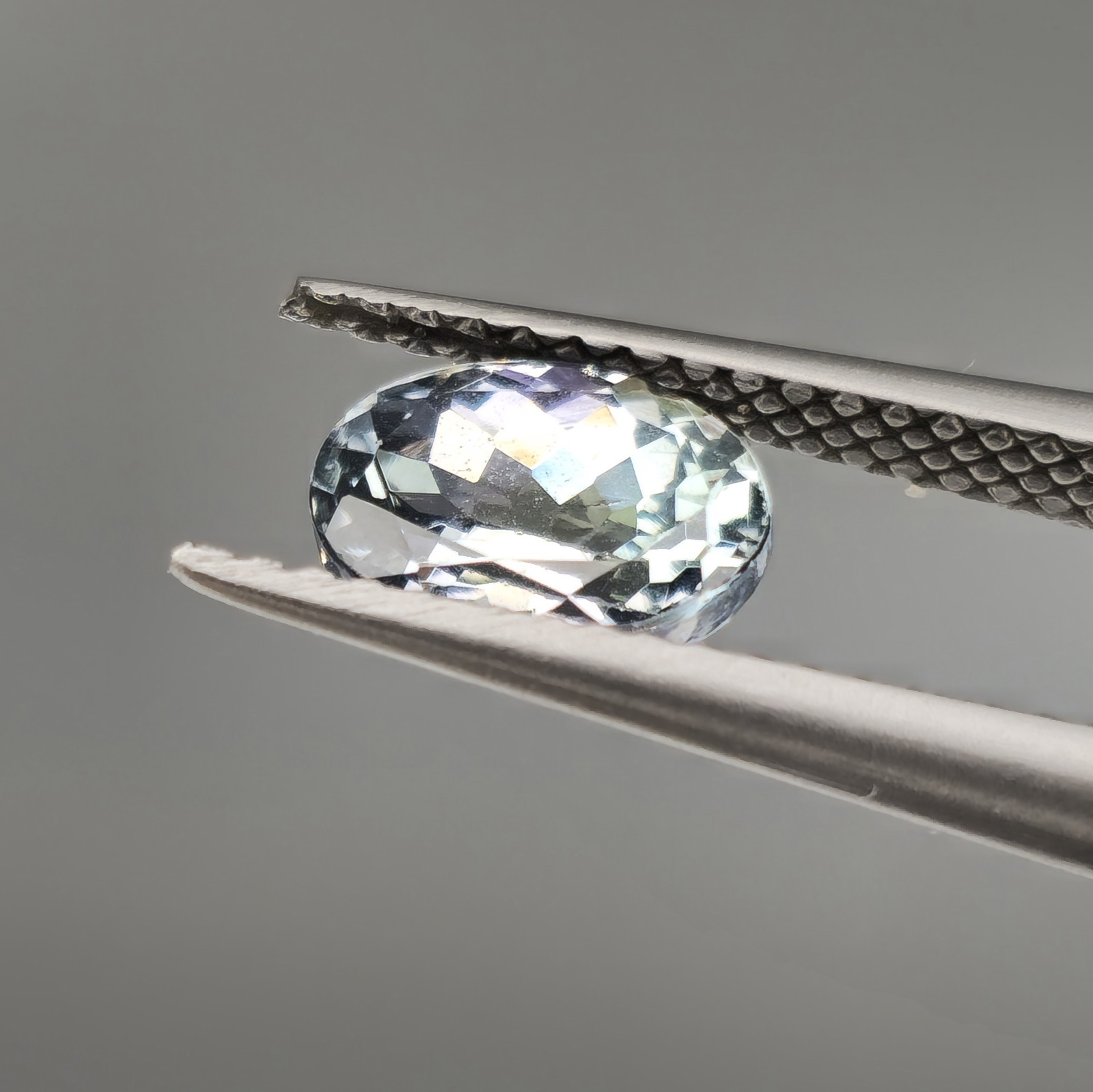 Untreated tanzanite 1.56 carat tri-colour green lavender oval cut collectors gem