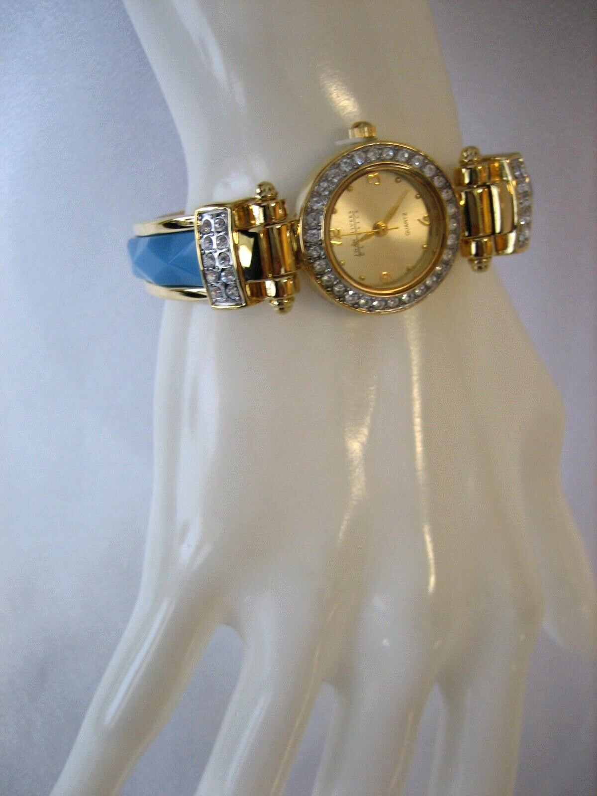 JOAN RIVERS V377 RHINESTONE BLUE CLAMPER BANGLE WRISTWATCH