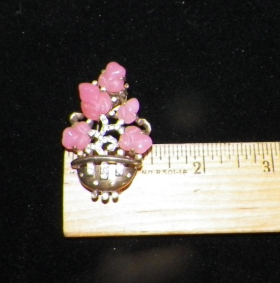 VINTAGE CROWN TRIFARI ALFRED PHILIPPE PINK CABACHON TUTTI FRUTTI LEAVES CLIP 2″