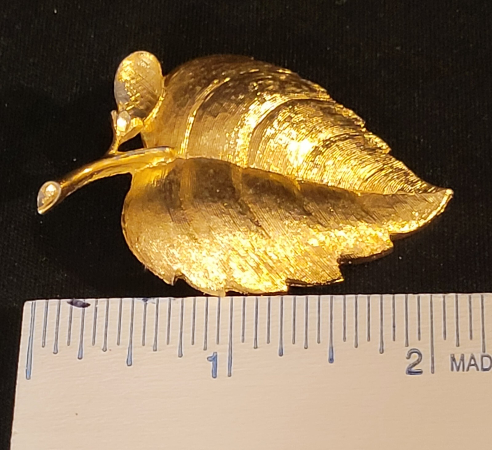 Vintage Avon Gold tone pin 2 inches please refer to photos