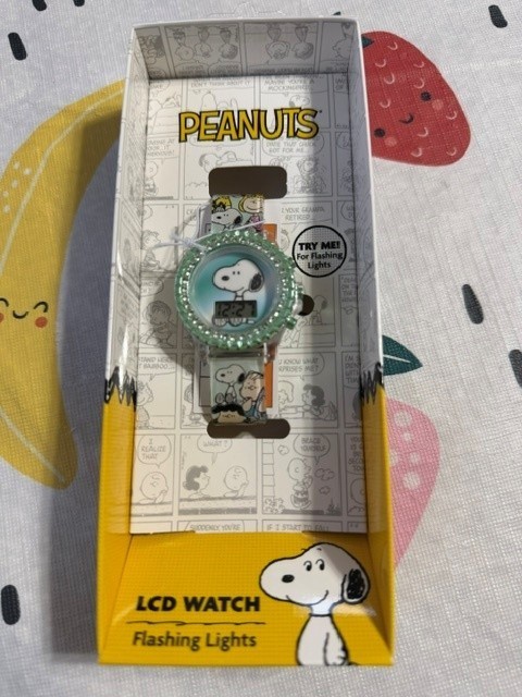 Peanuts LCD Watch Flashing Lights LED Display Snoopy Unisex Kids Cartoon Green