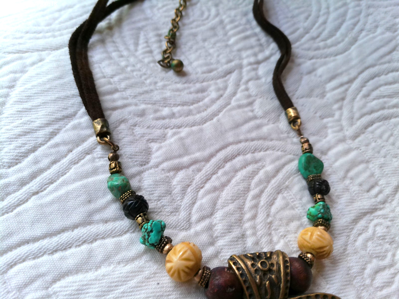 CHICO’S VTG MIXED MATERIAL NECKLACE ELABORATE TRIANGLE WITH INLAY STRAND ACENTS