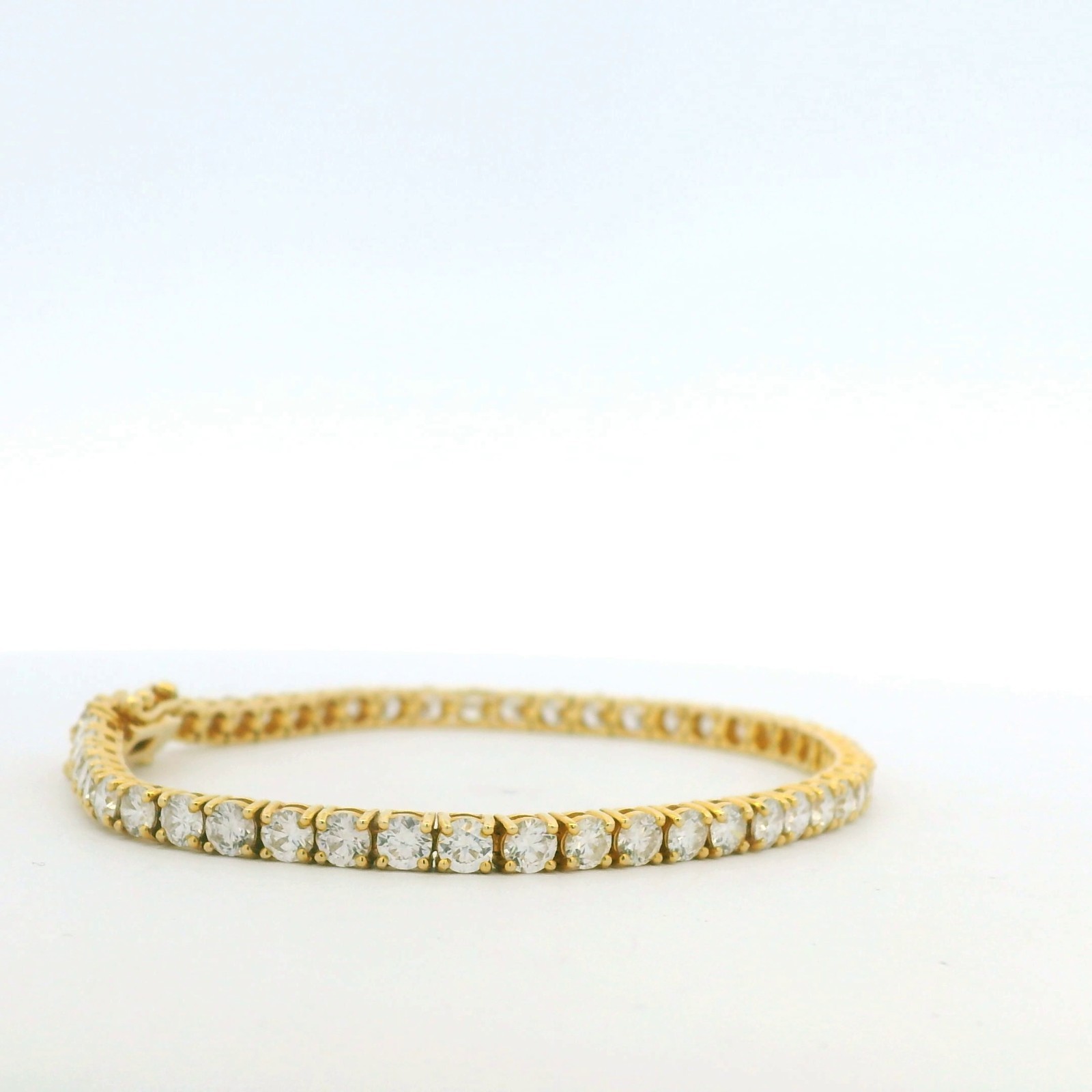 14k Yellow Gold Natural 6.36 Carat Round Brilliant Cut Diamond Tennis Bracelet