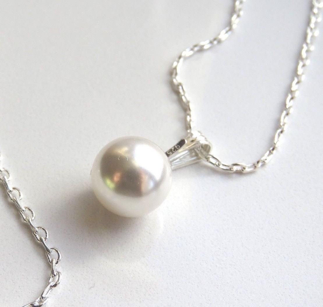 sa9. Silver Plated Necklace Made With a Swarovski White Pearl Pendant