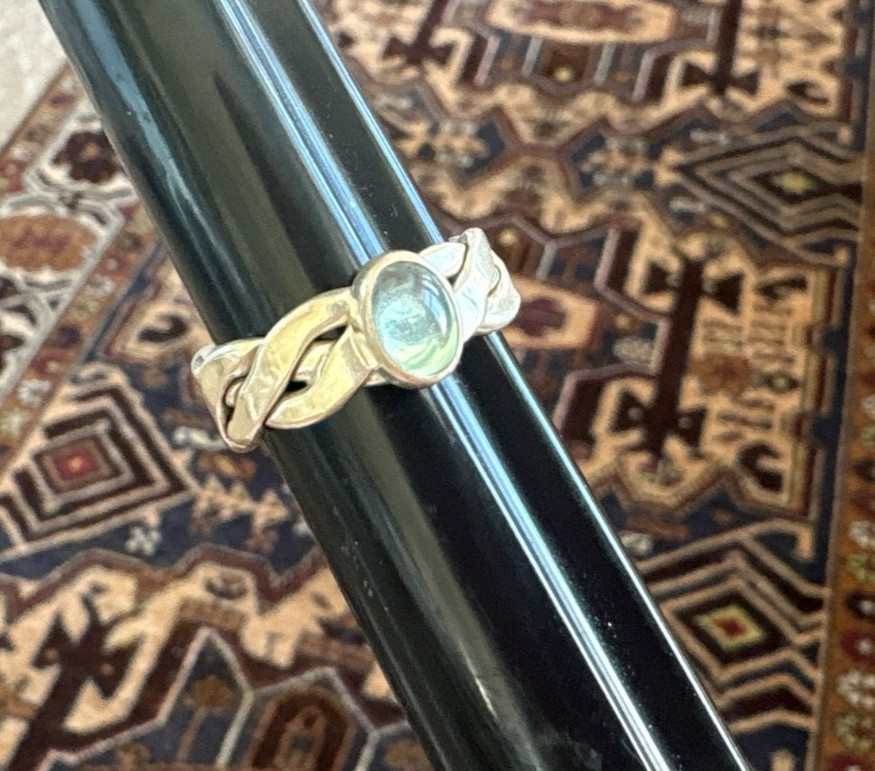 PRETTY WOMEN’S VINTAGE STERLING SILVER PUZZLE RING WITH AQUA COLOR STONE