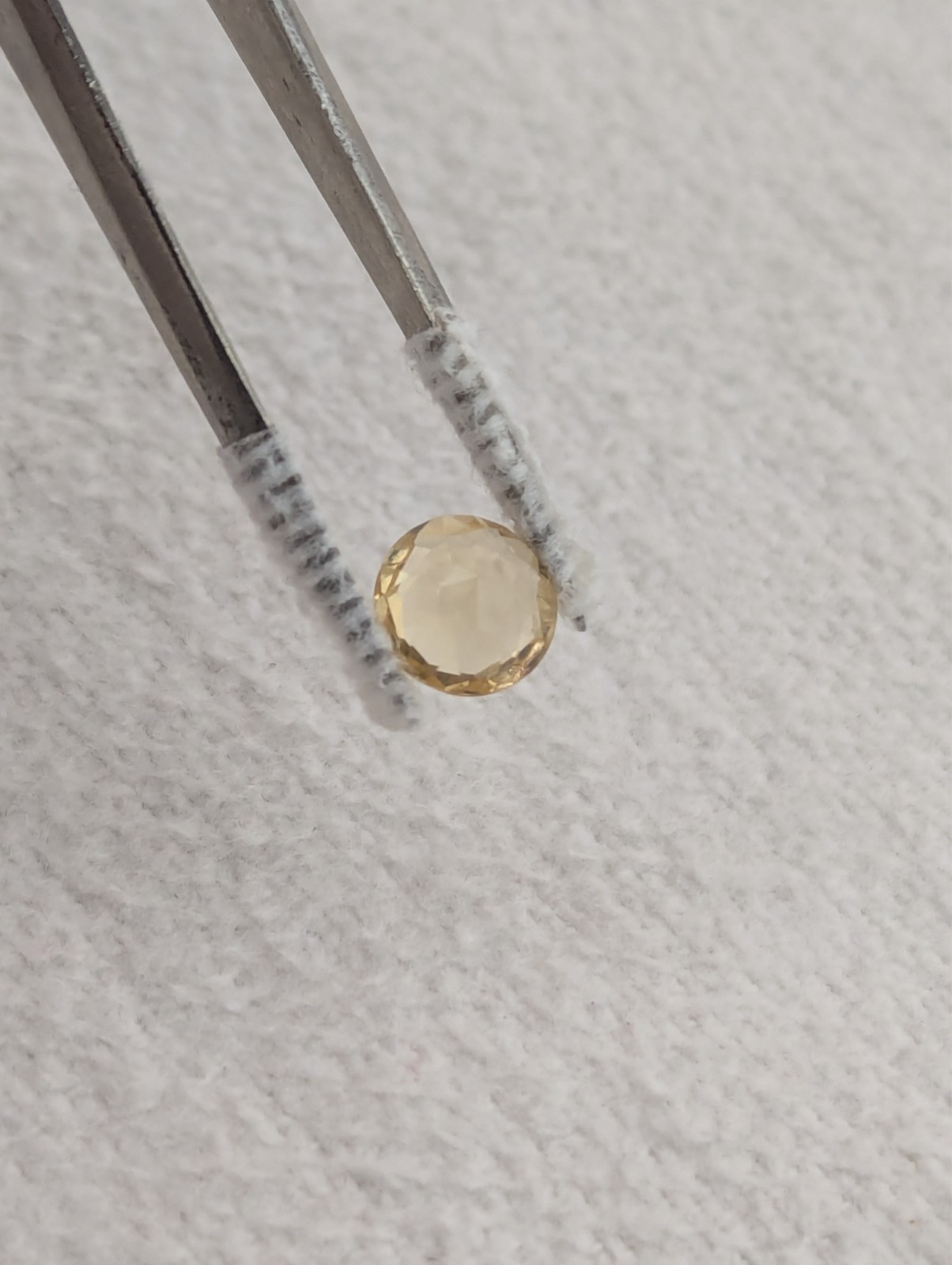 Citrine Yellow Faceted Gemstone 1.5 carat (0.30g) 7.9 Diameter x 4.7 mm