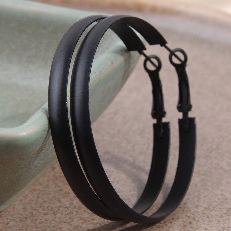 Women’s Black Geometric Circular Earrings Retro Fashion Ear Buckle Ferroalloy