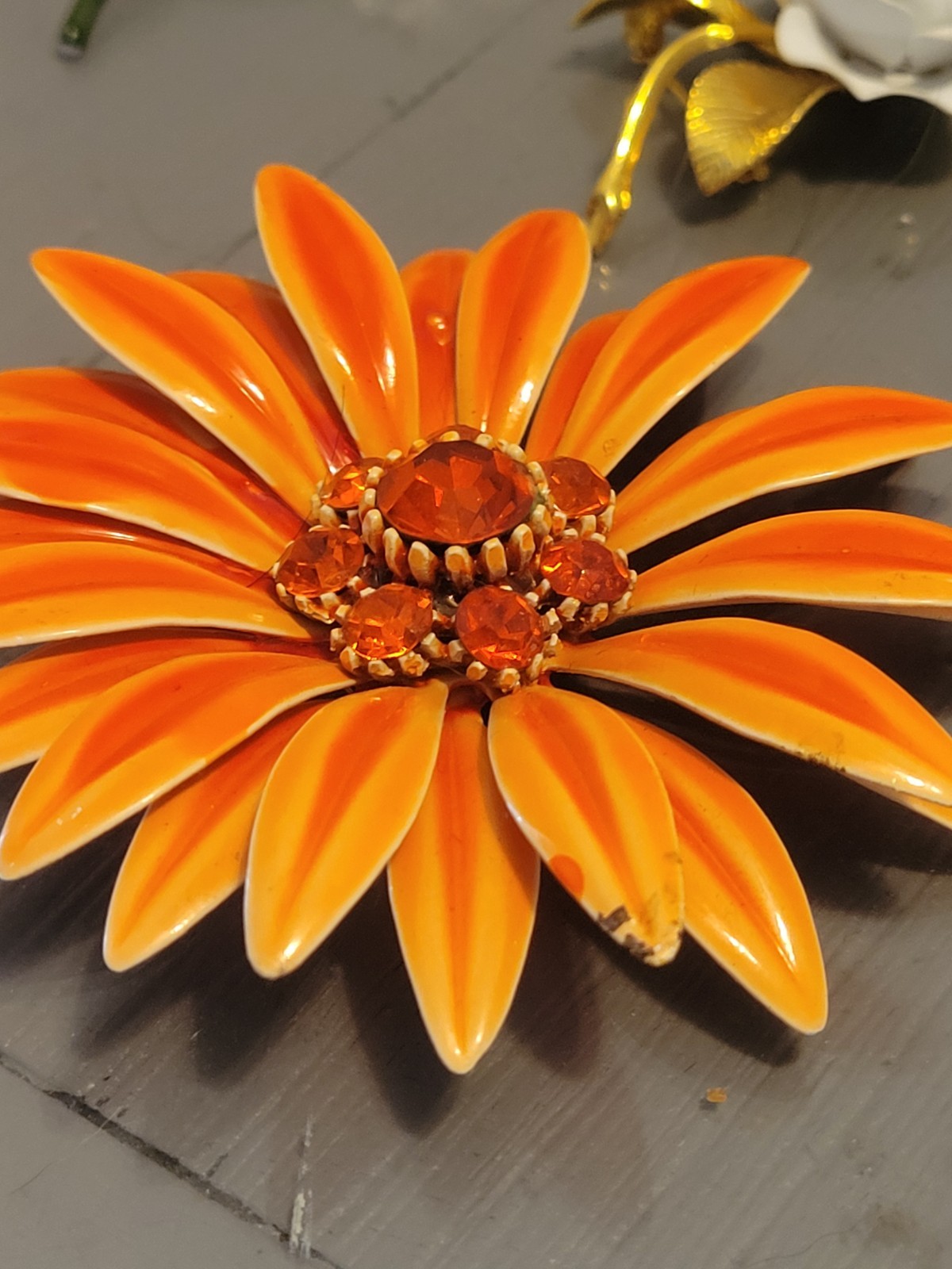 Vintage FLOWER POWER 11 ENAMEL/ METAL BROOCHES PINS And 7 Clip On Earring Pairs