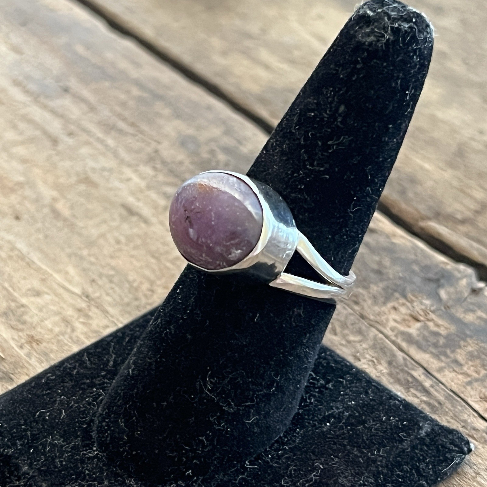 Vintage 925 Sterling Silver Natural Plum Star Sapphire Split Shank Ring 8.25