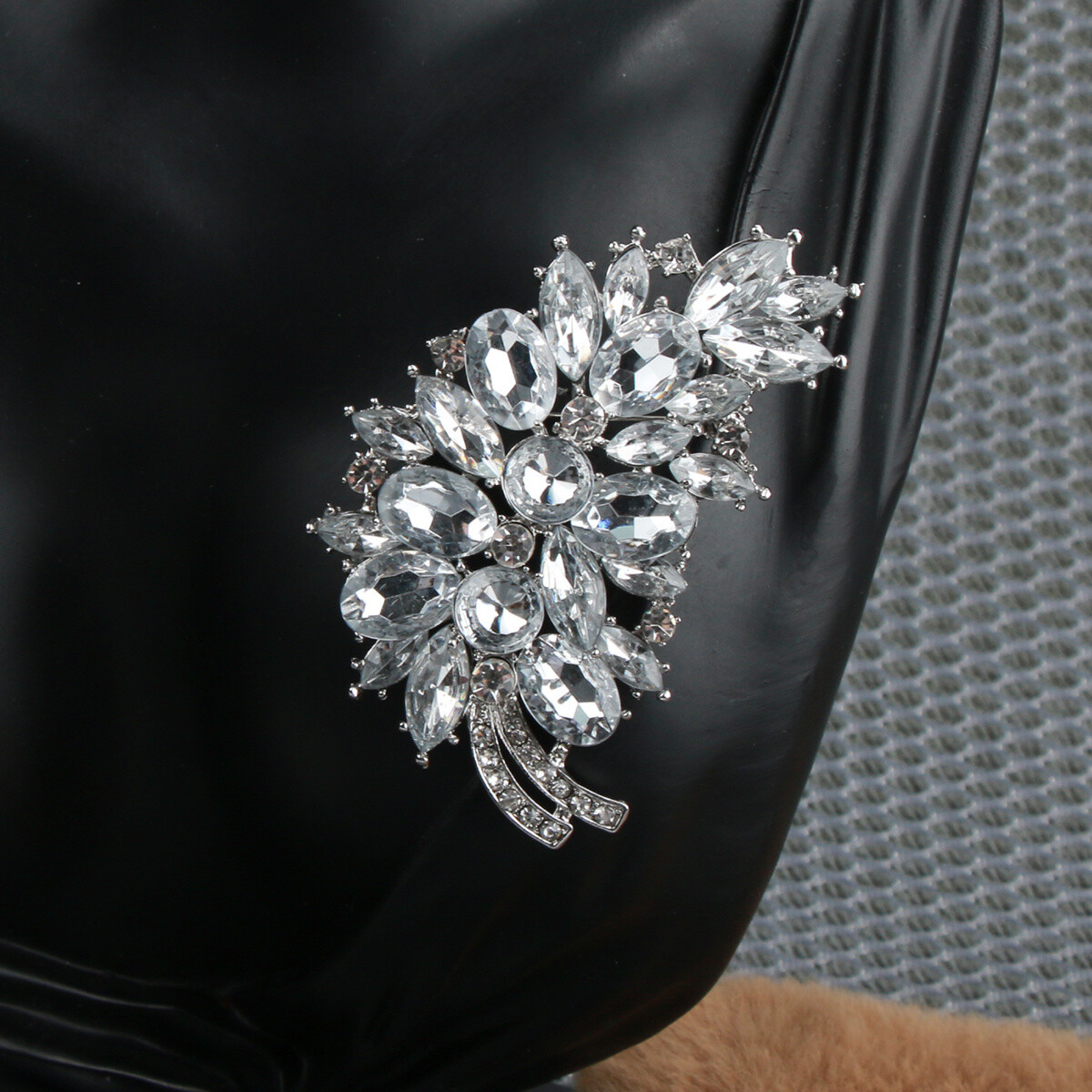 1pc Elegant Rhinestone Enamel Brooch Fashion Corsage Lapel Pin for Women