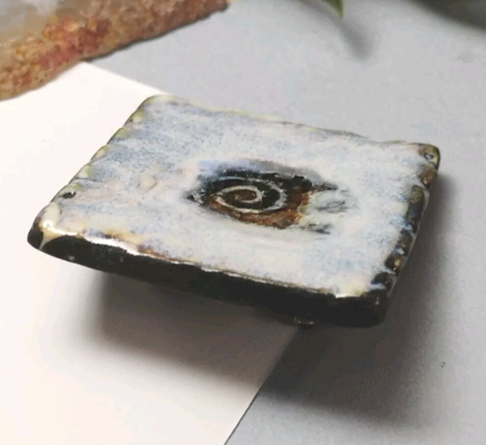 ARTISAN! 1.25″ x 1.25″ Glazed Handmade Ceramic Pin w/”Eye of God” Spiral Detail!